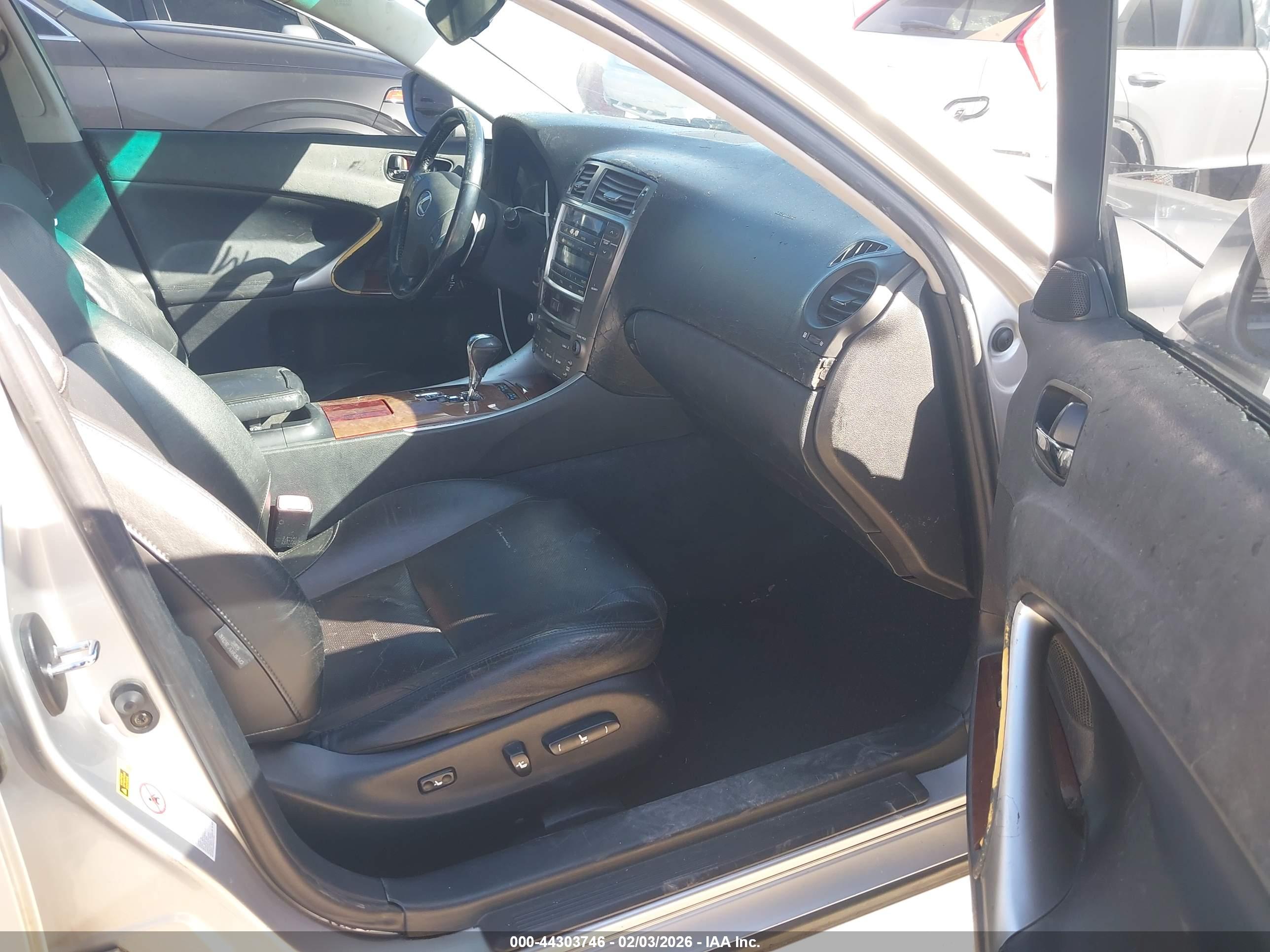 LEXUS IS image 5