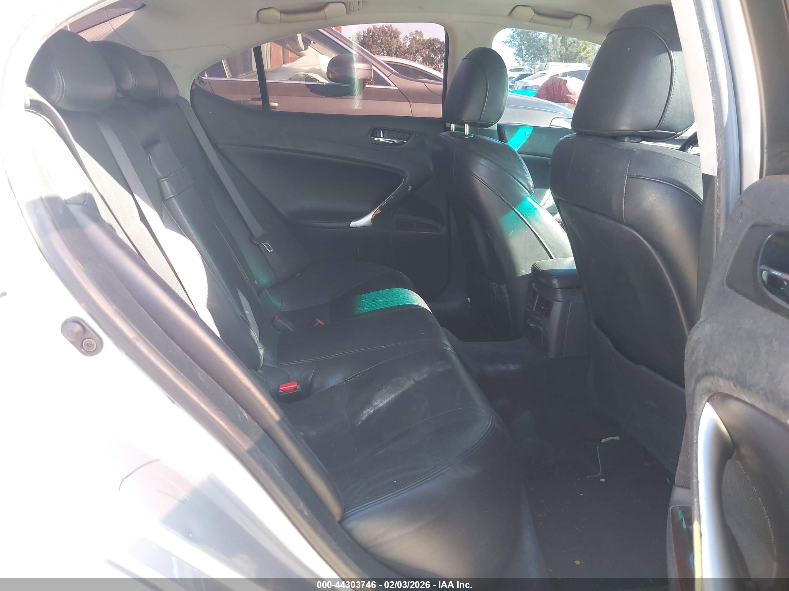 LEXUS IS image 8