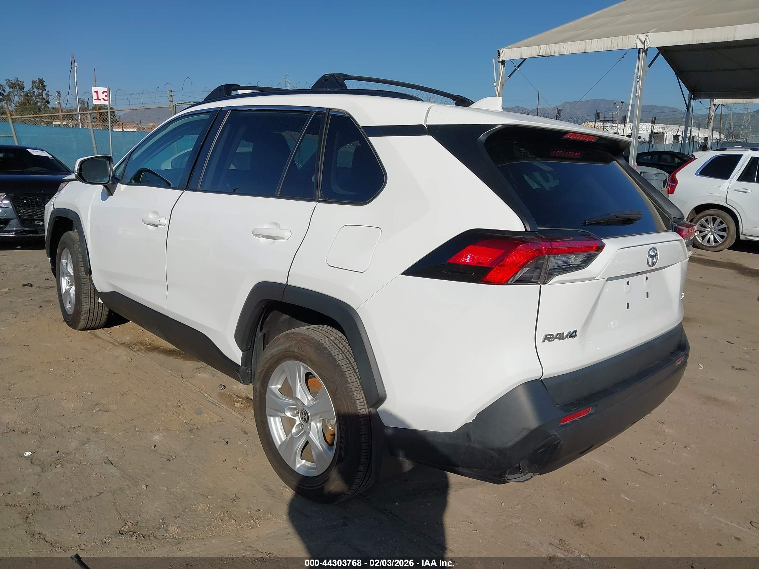 TOYOTA RAV4 image 3