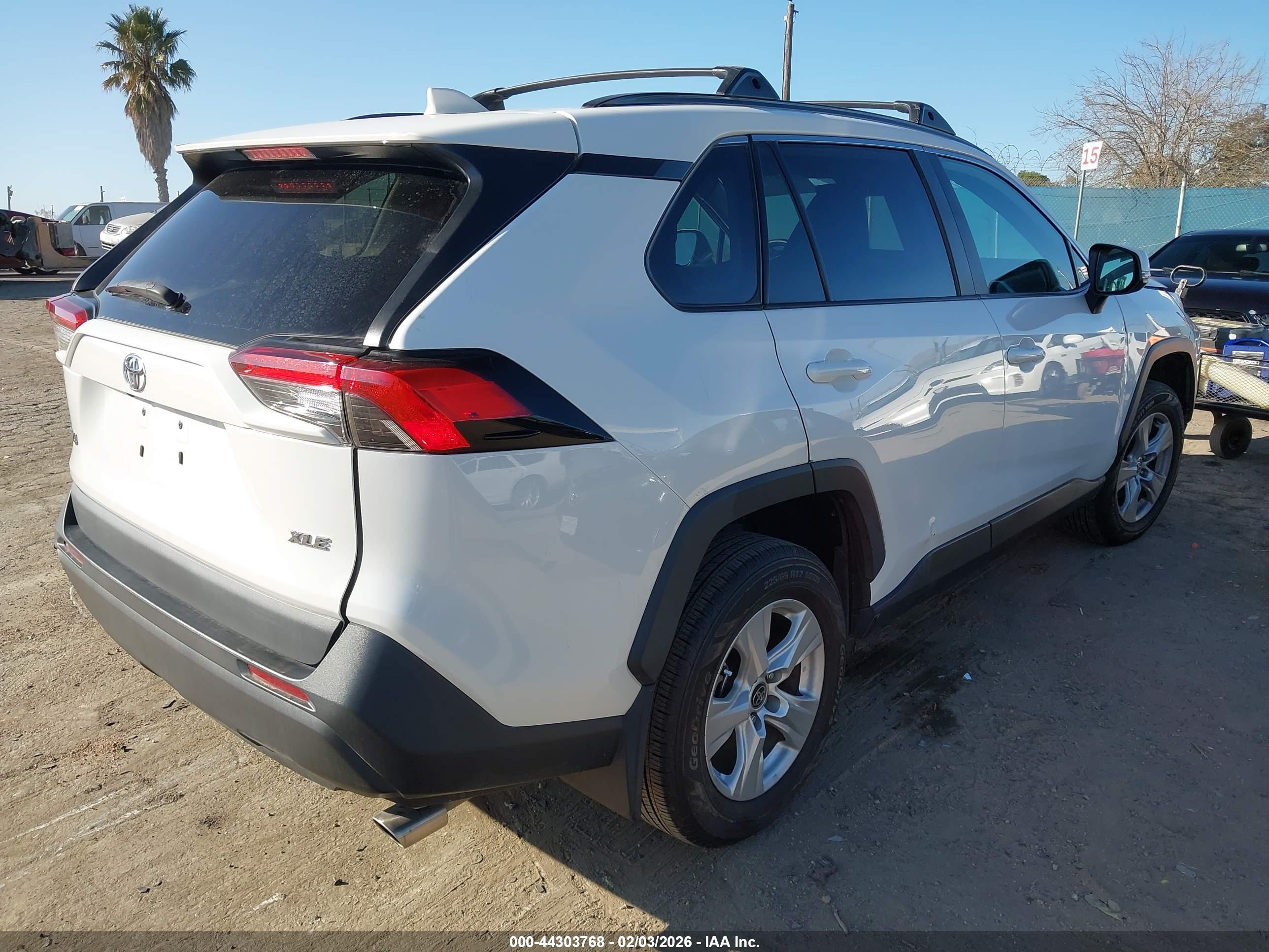 TOYOTA RAV4 image 4