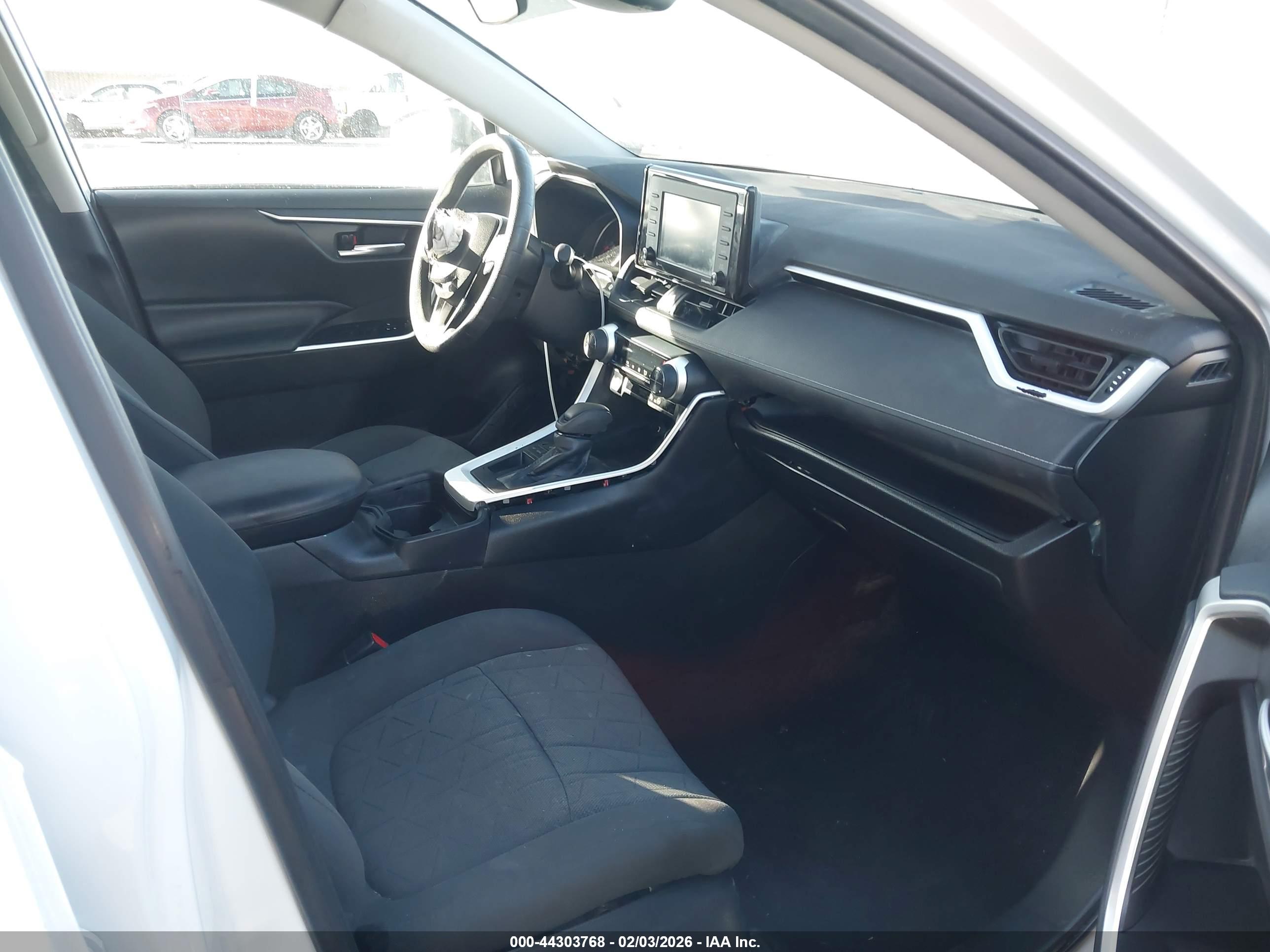 TOYOTA RAV4 image 5