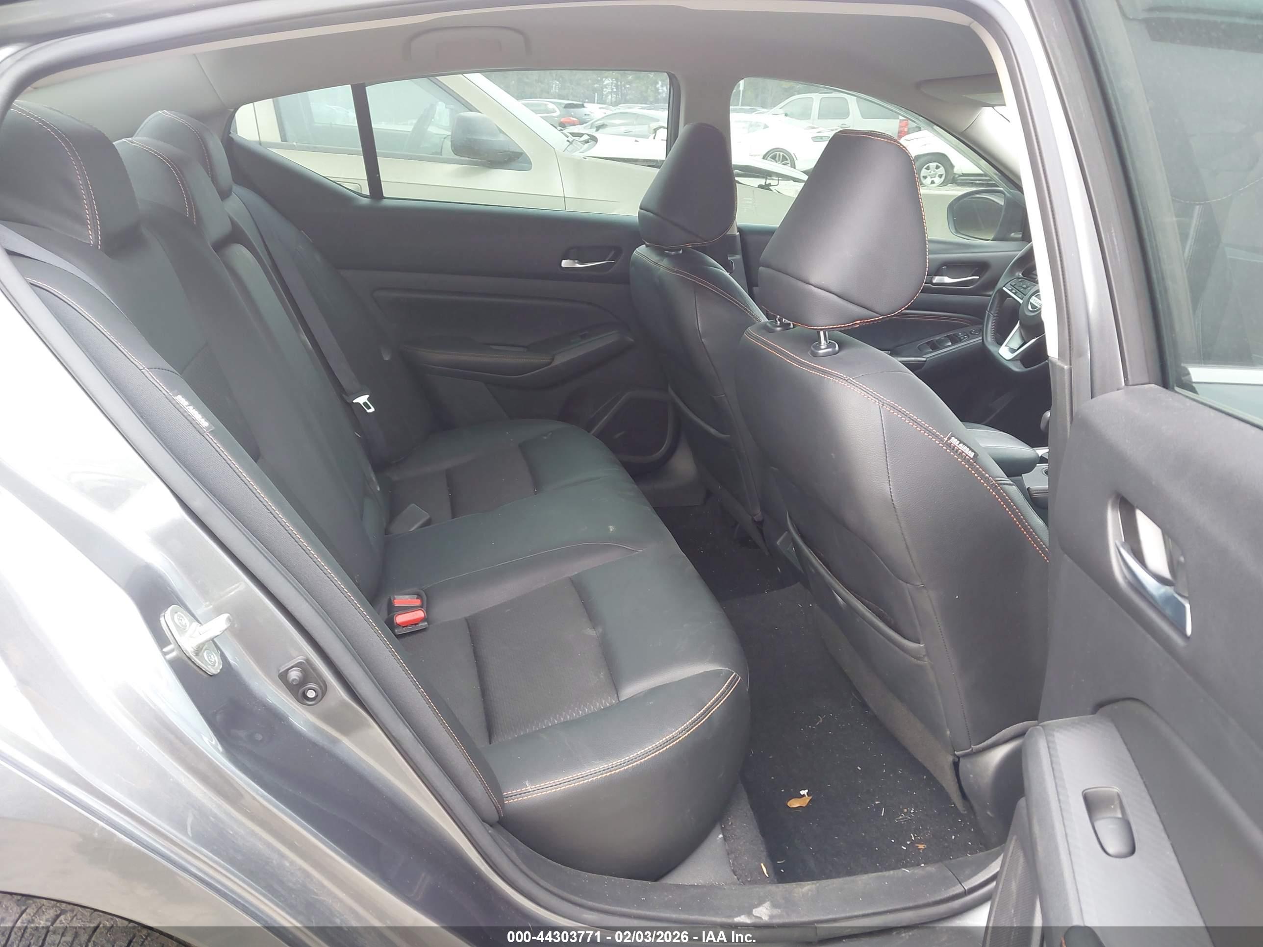 NISSAN ALTIMA image 8