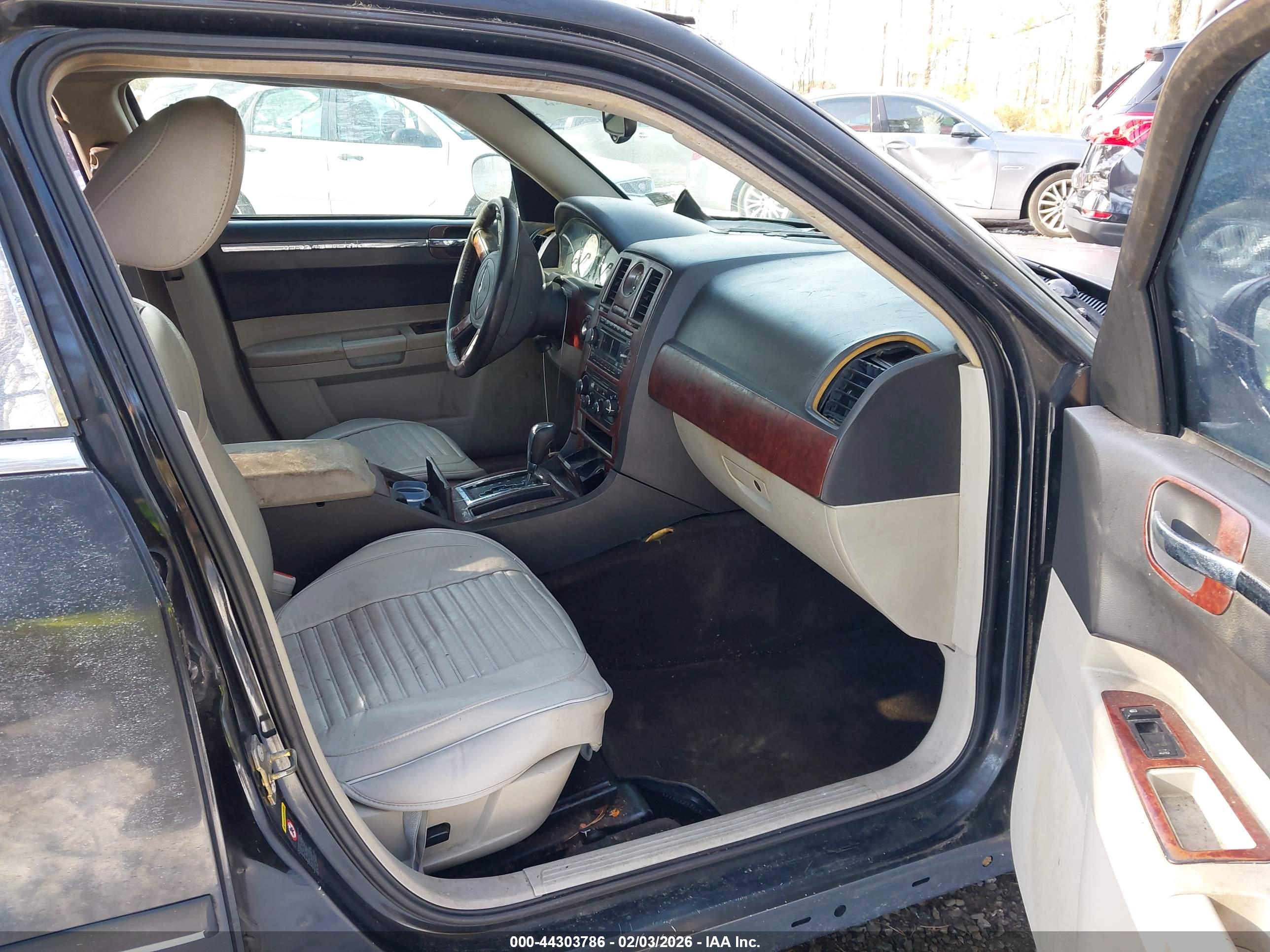 CHRYSLER 300 image 5
