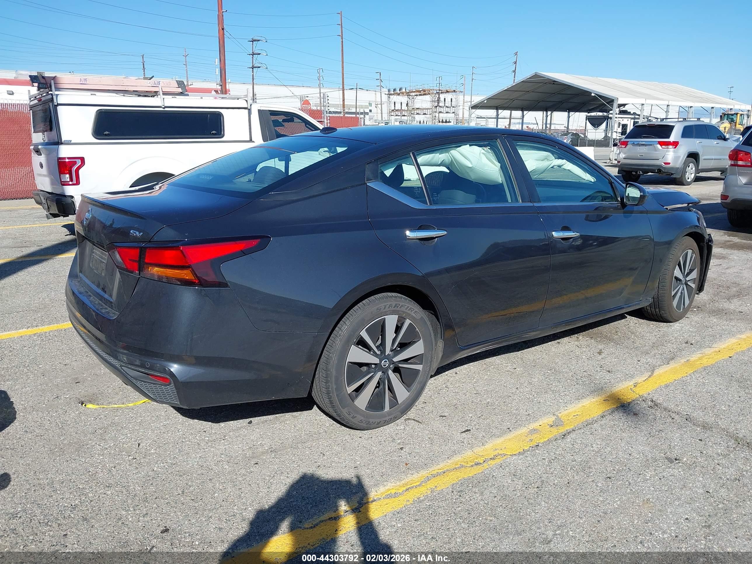 NISSAN ALTIMA image 4