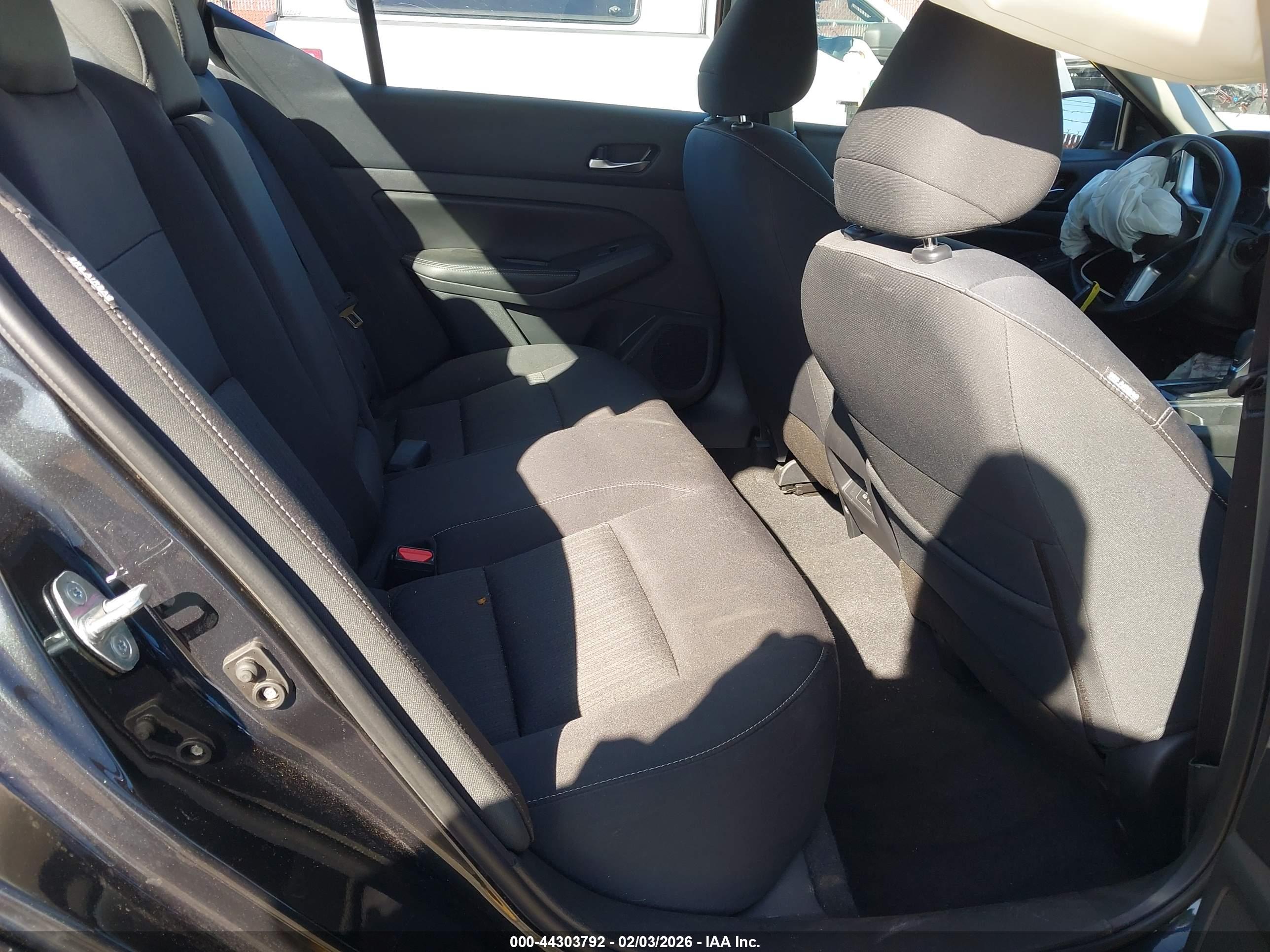 NISSAN ALTIMA image 8