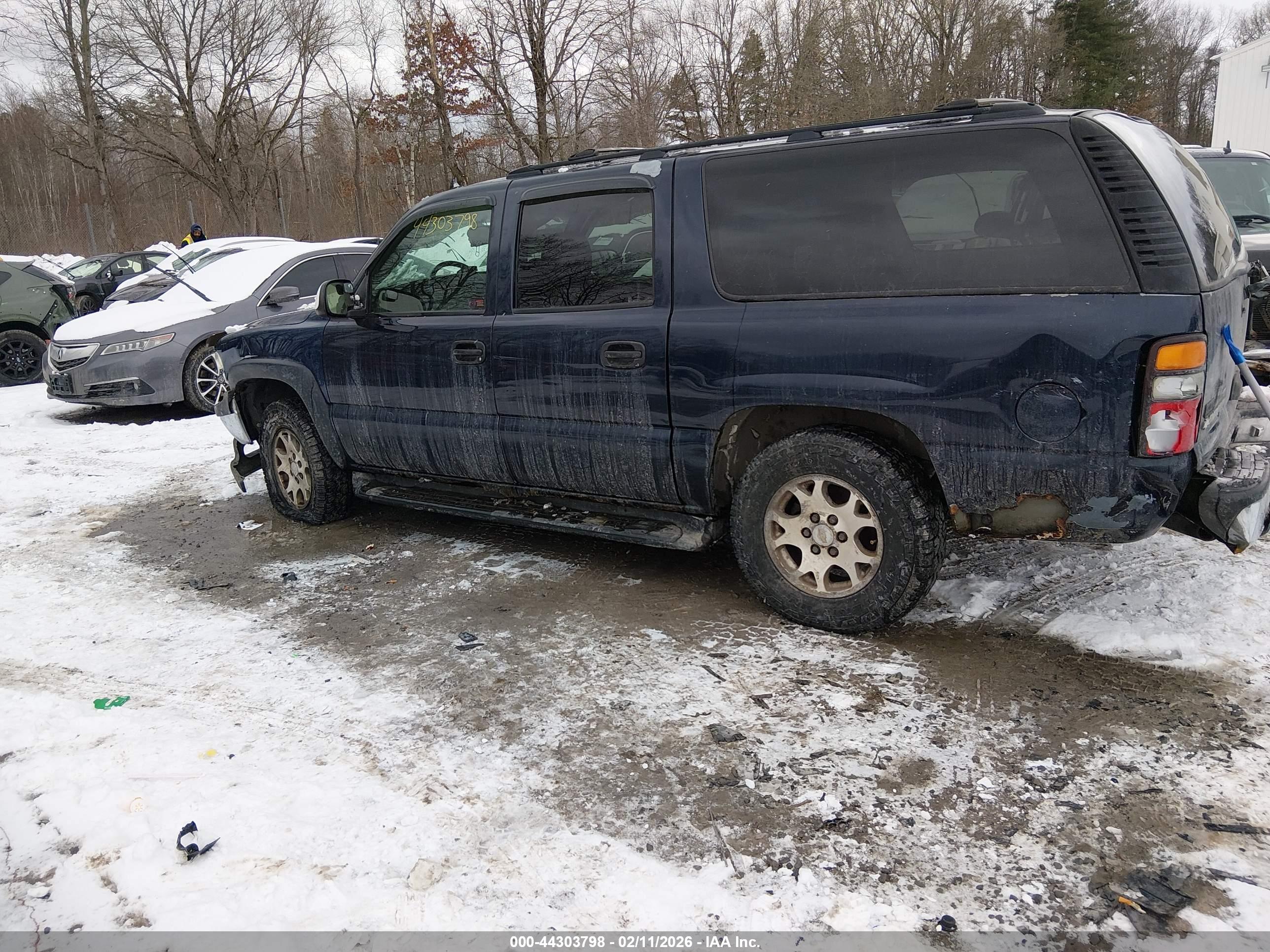 CHEVROLET SUBURBAN image 3