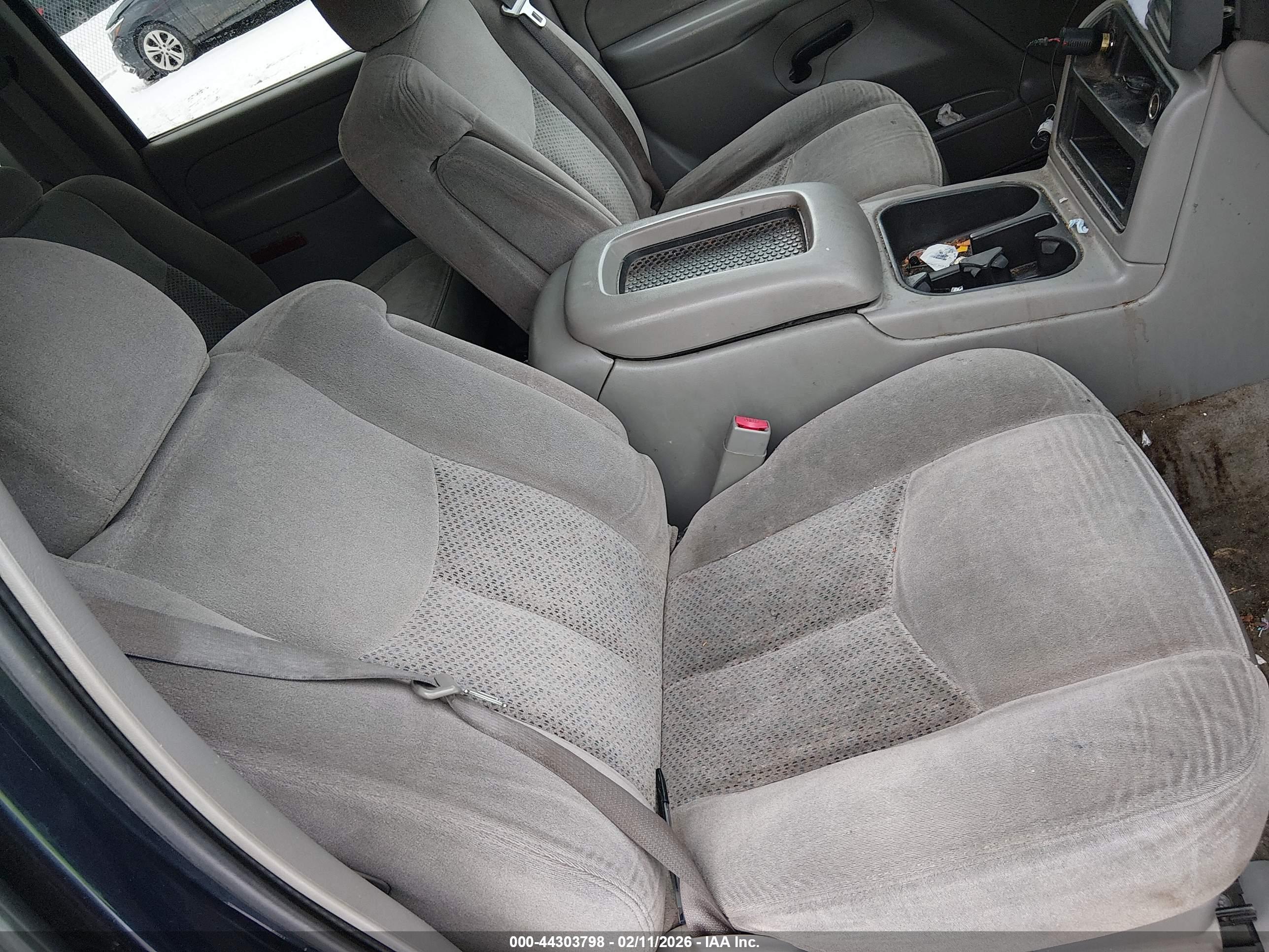 CHEVROLET SUBURBAN image 5