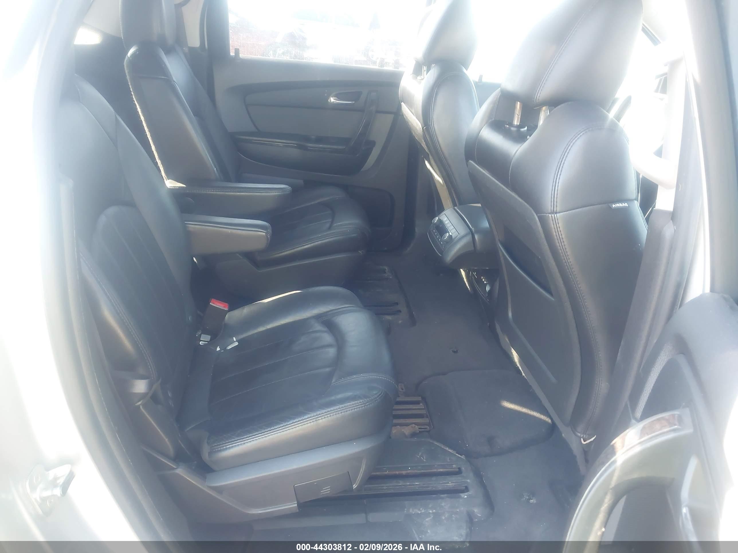 GMC ACADIA image 8