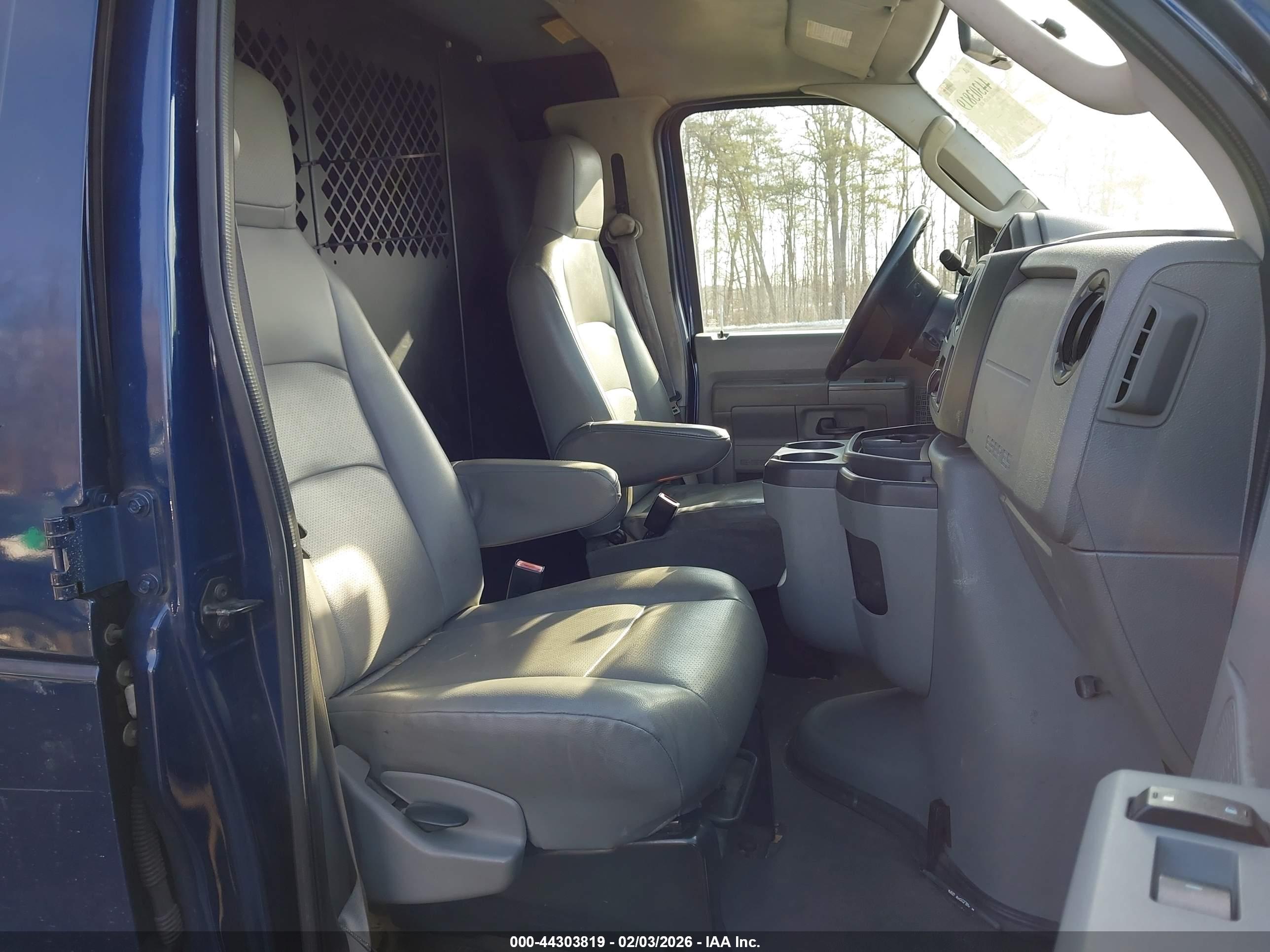 FORD E-150 image 5