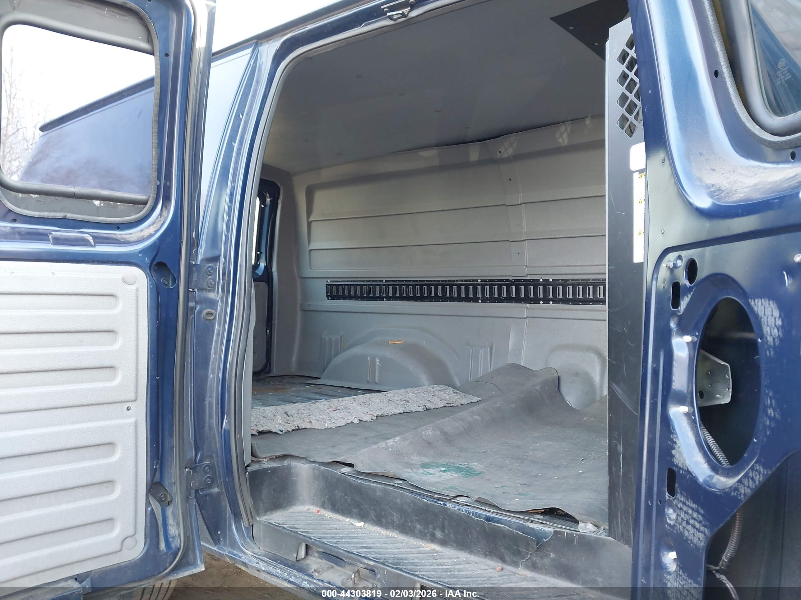 FORD E-150 image 8