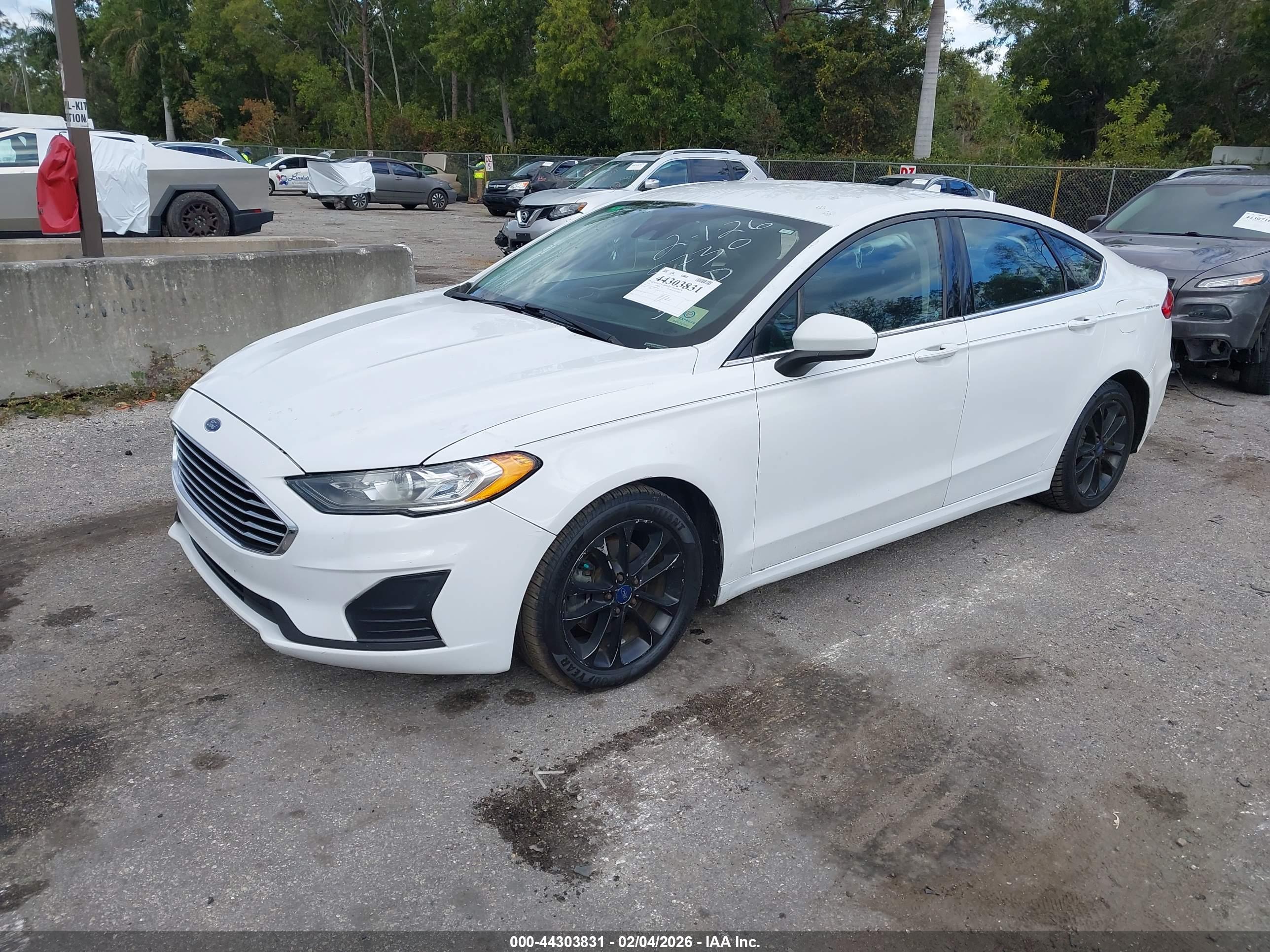 FORD FUSION image 2