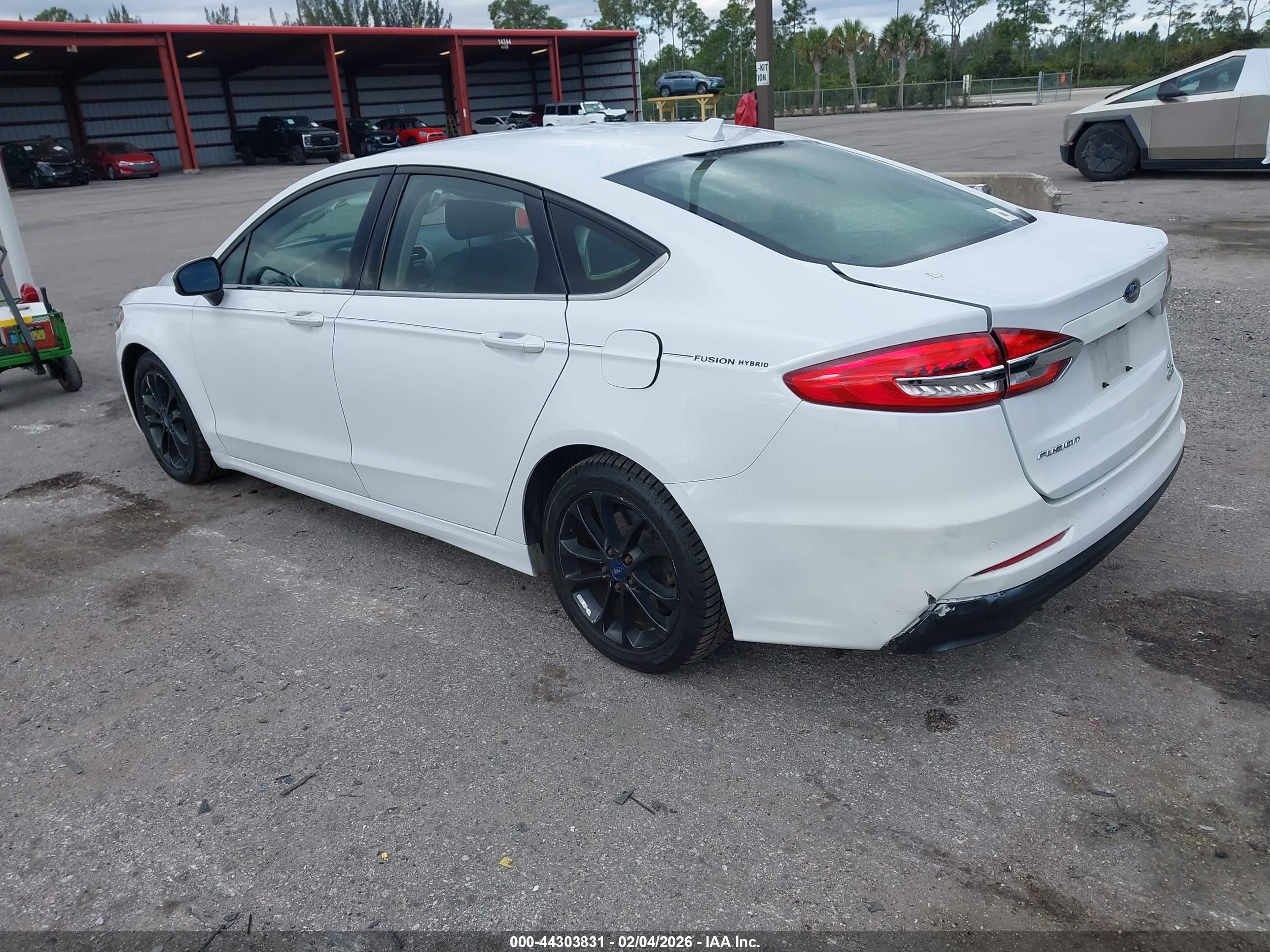FORD FUSION image 3