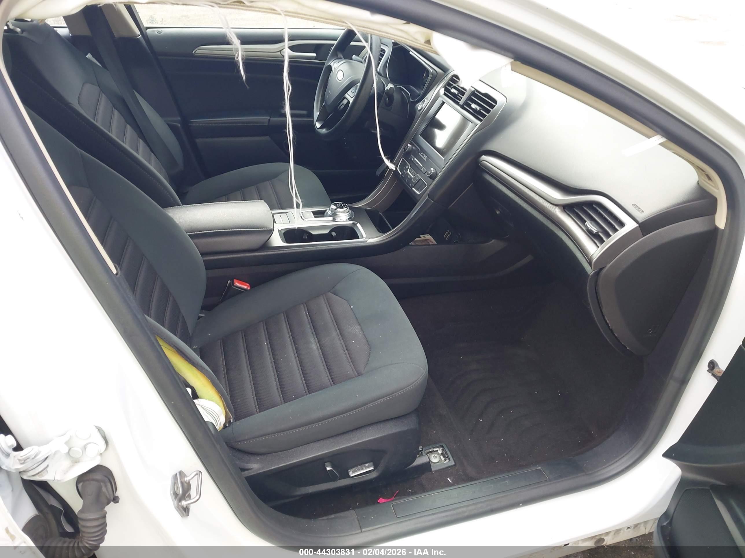 FORD FUSION image 5
