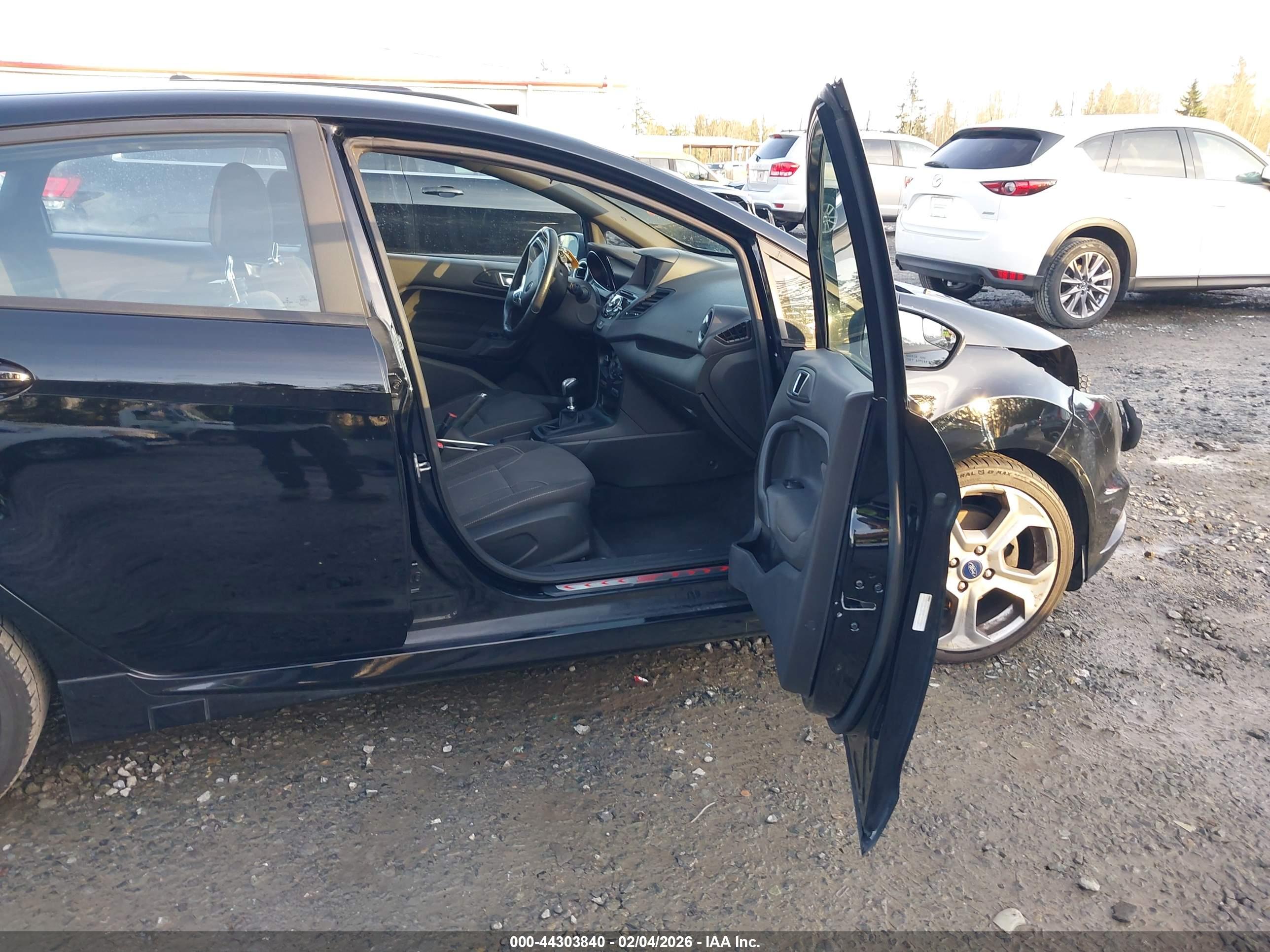FORD FIESTA image 5