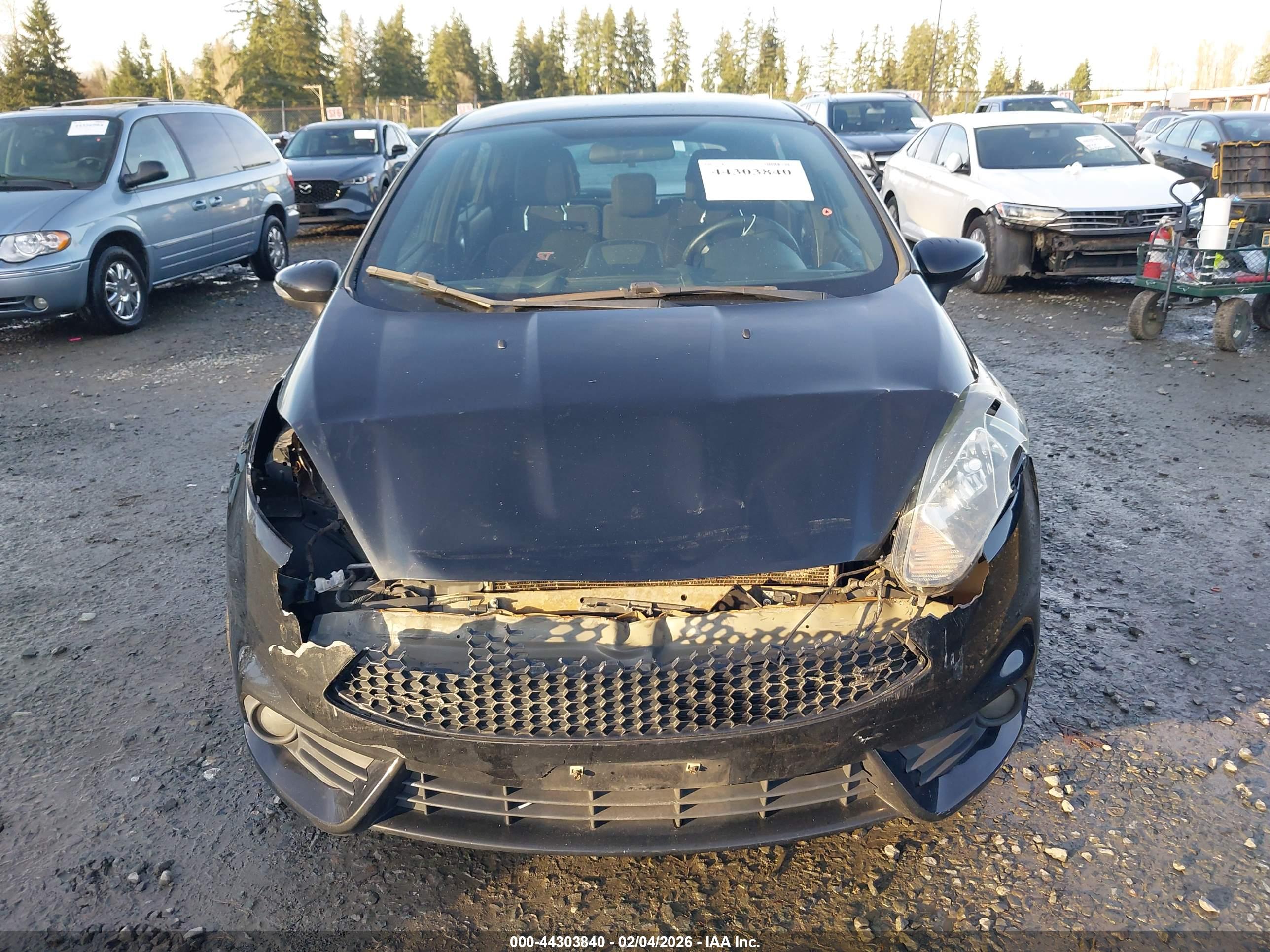 FORD FIESTA image 6