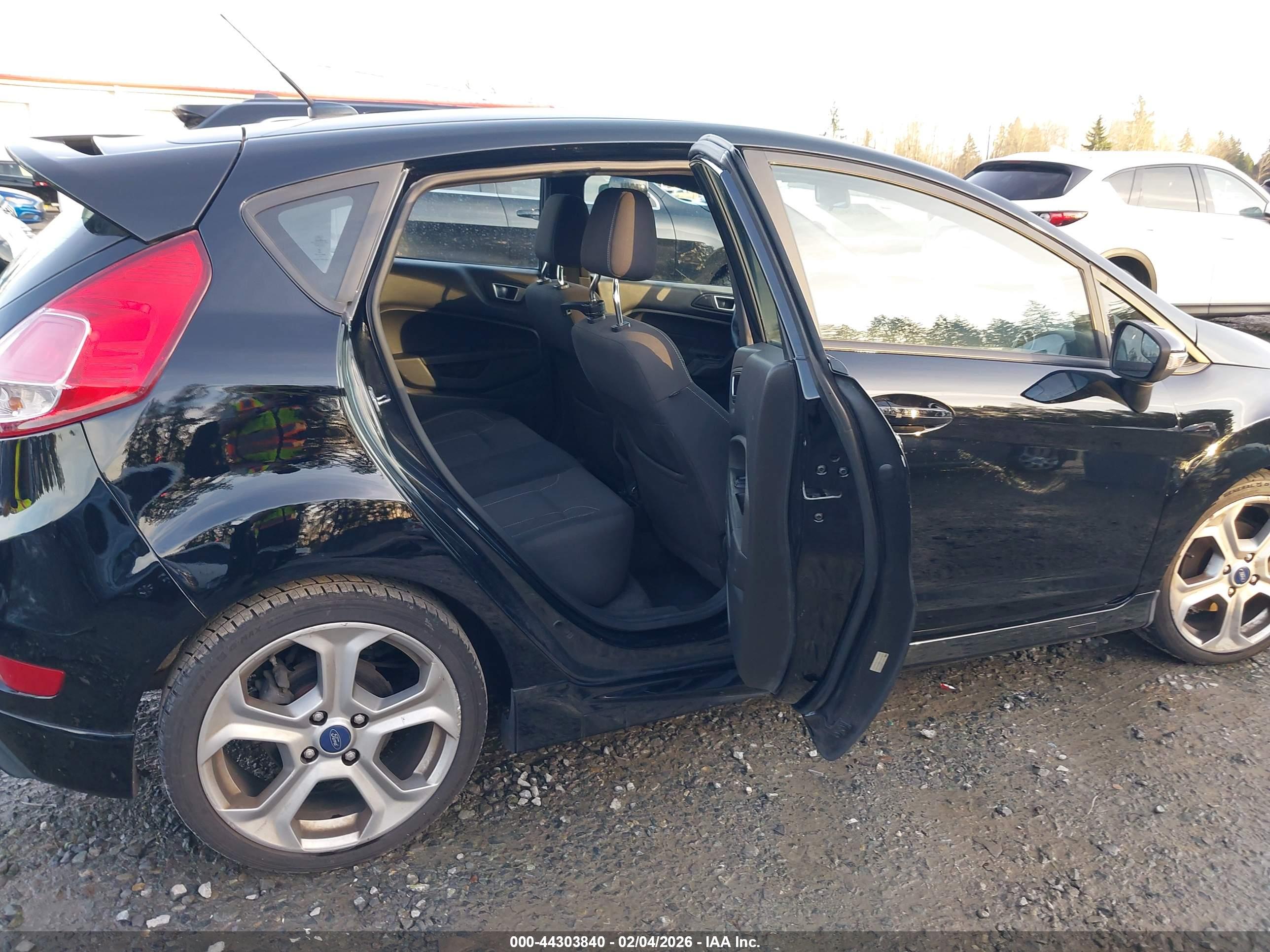 FORD FIESTA image 8