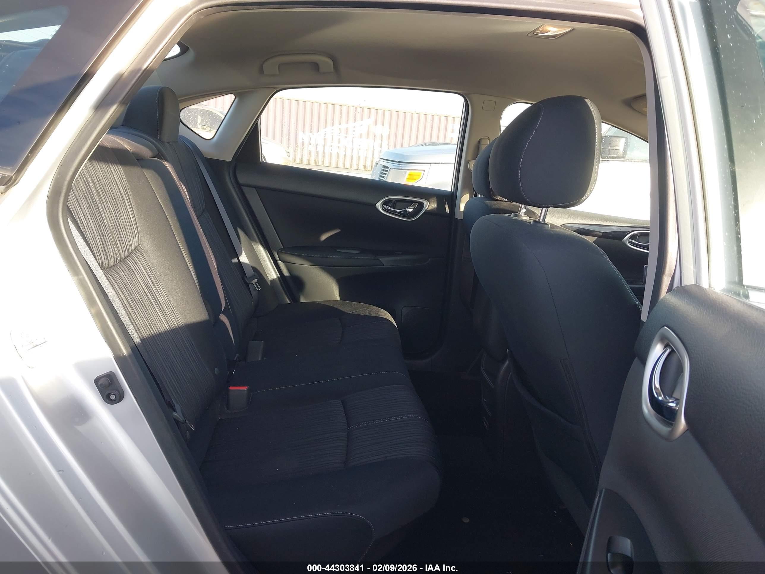 NISSAN SENTRA image 8