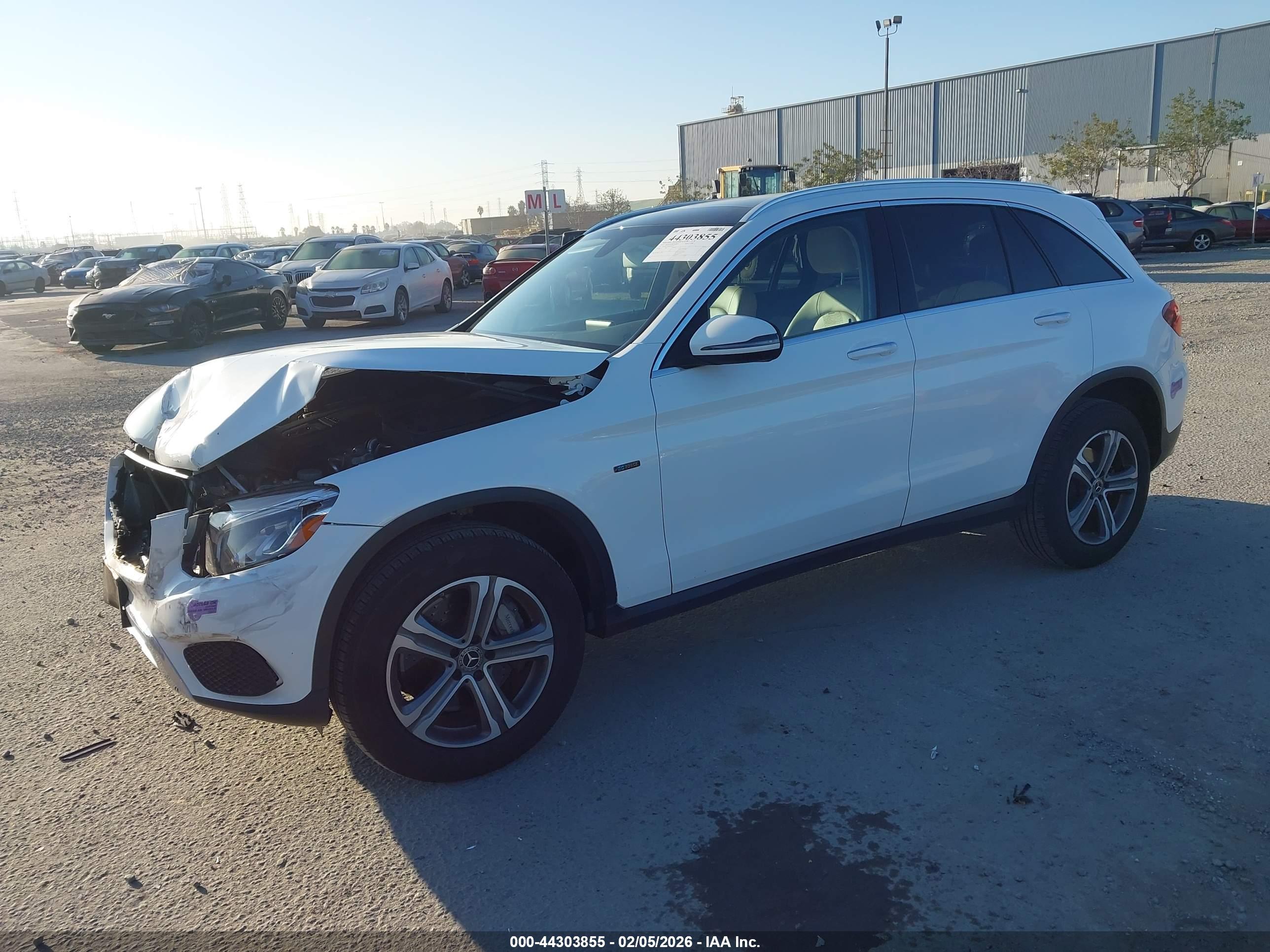 MERCEDES-BENZ GLC image 2