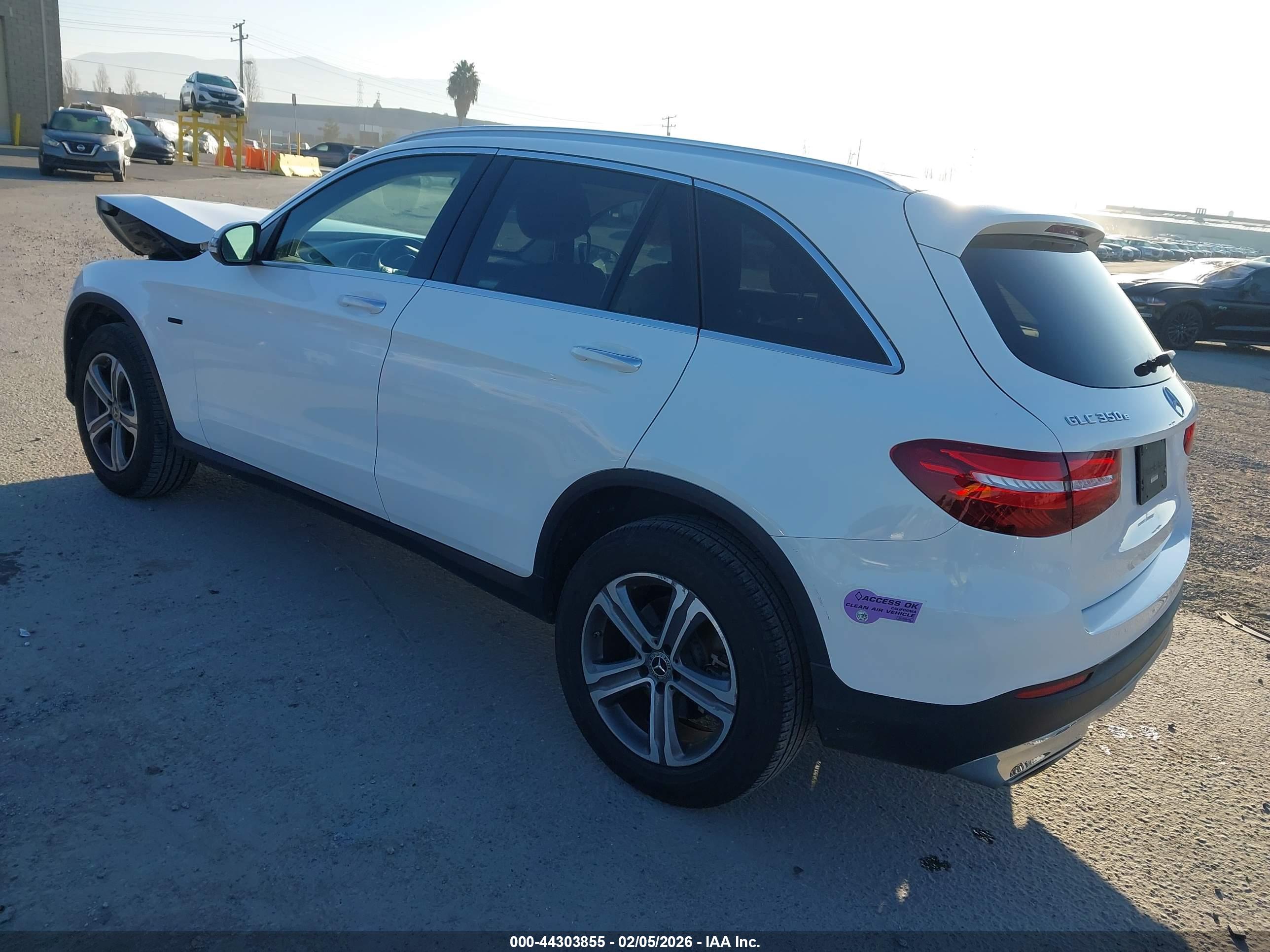 MERCEDES-BENZ GLC image 3
