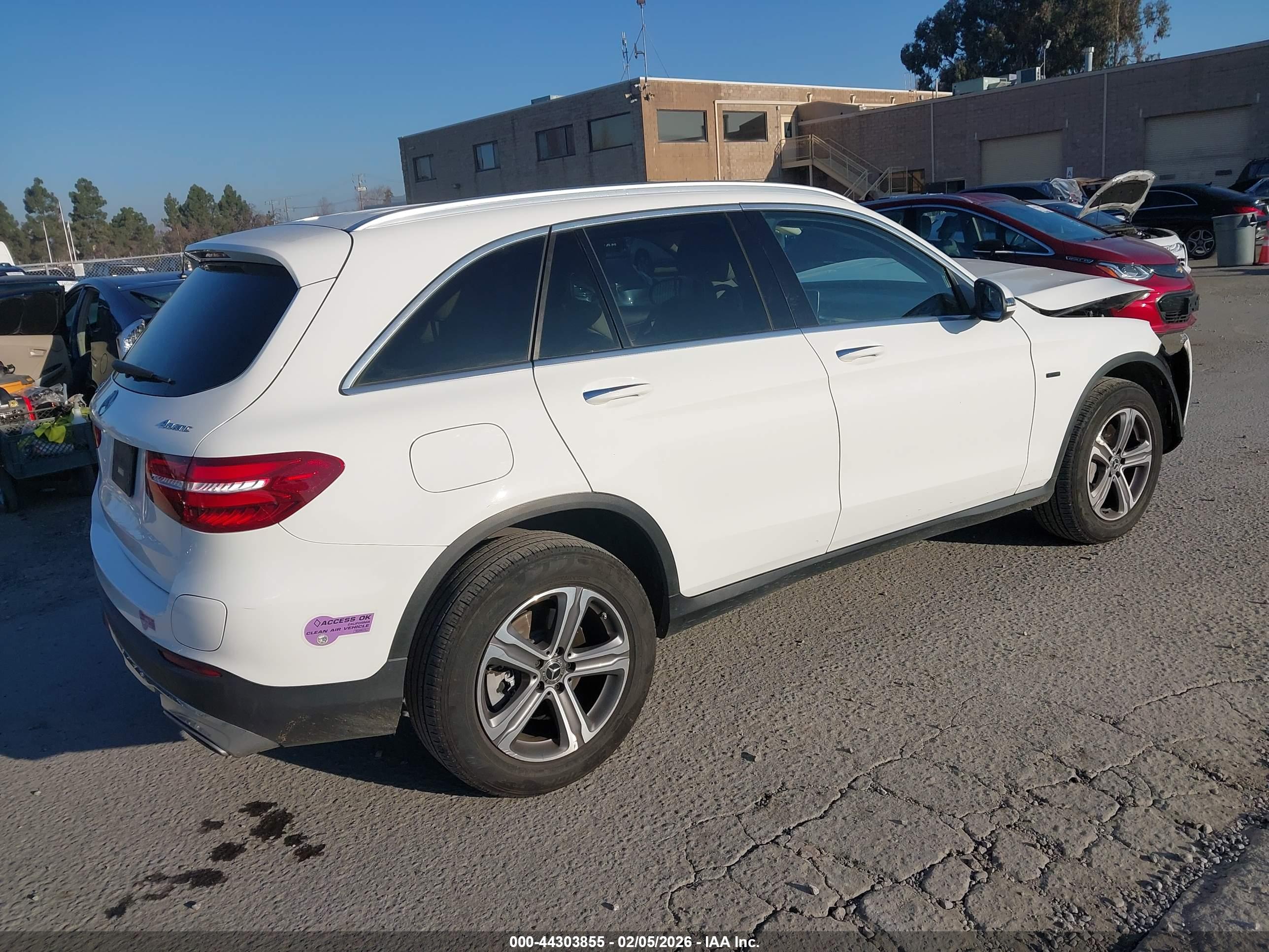 MERCEDES-BENZ GLC image 4
