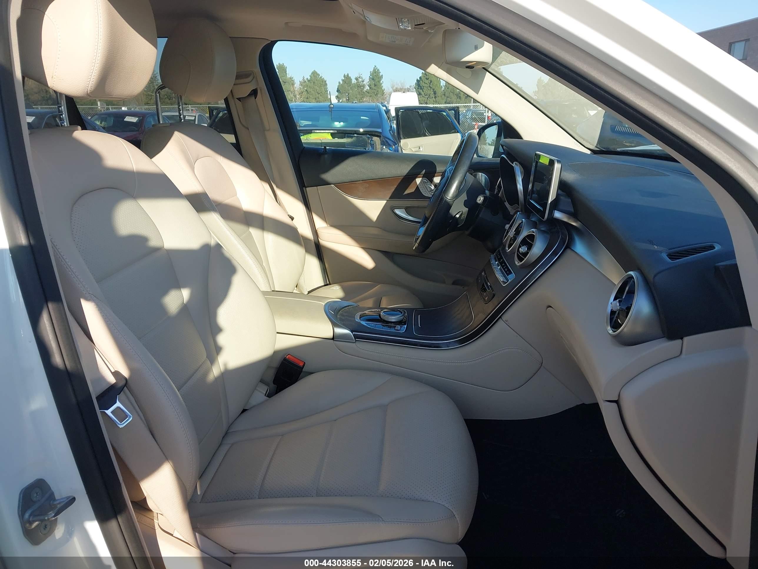 MERCEDES-BENZ GLC image 5