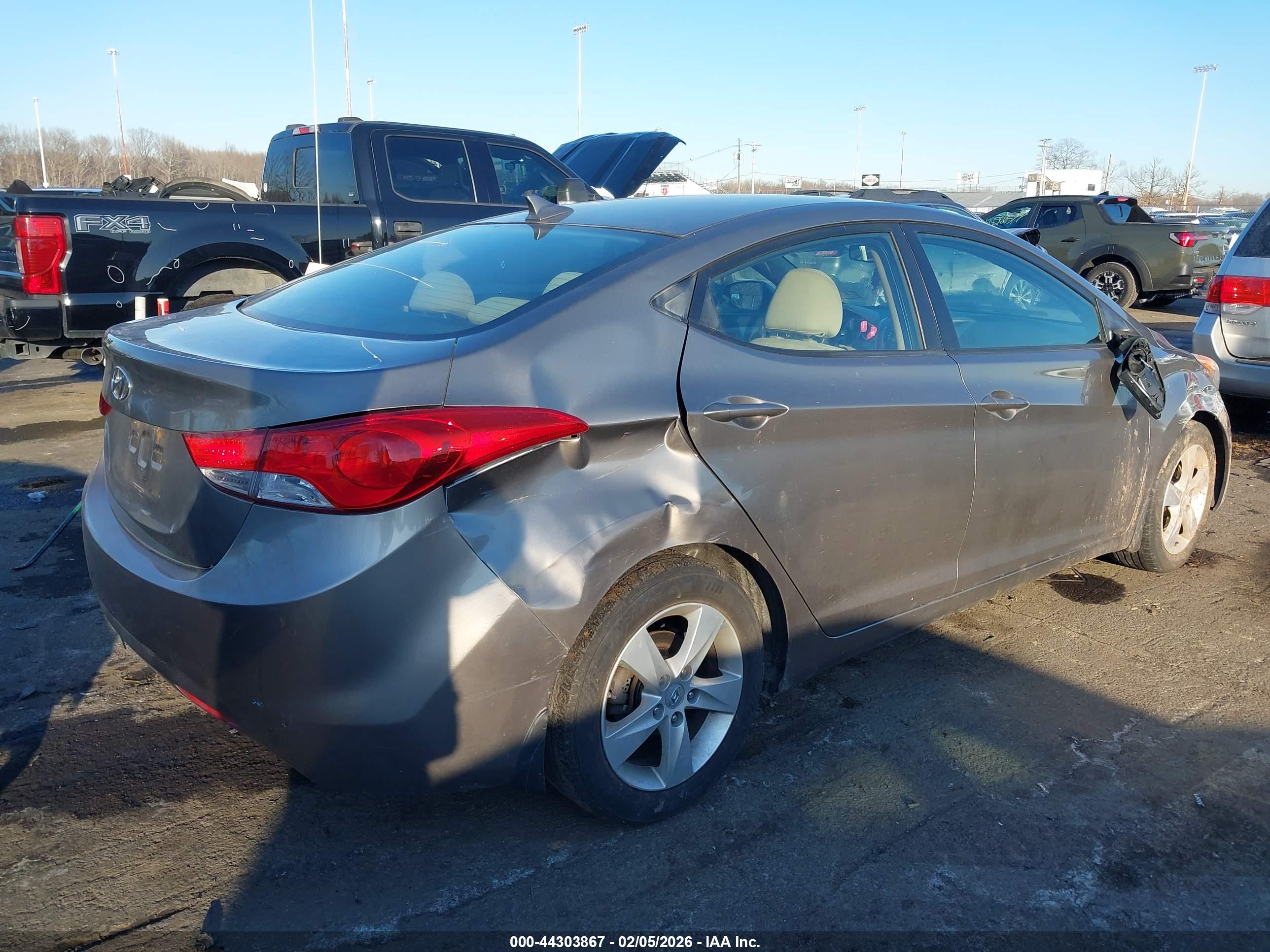 HYUNDAI ELANTRA image 4