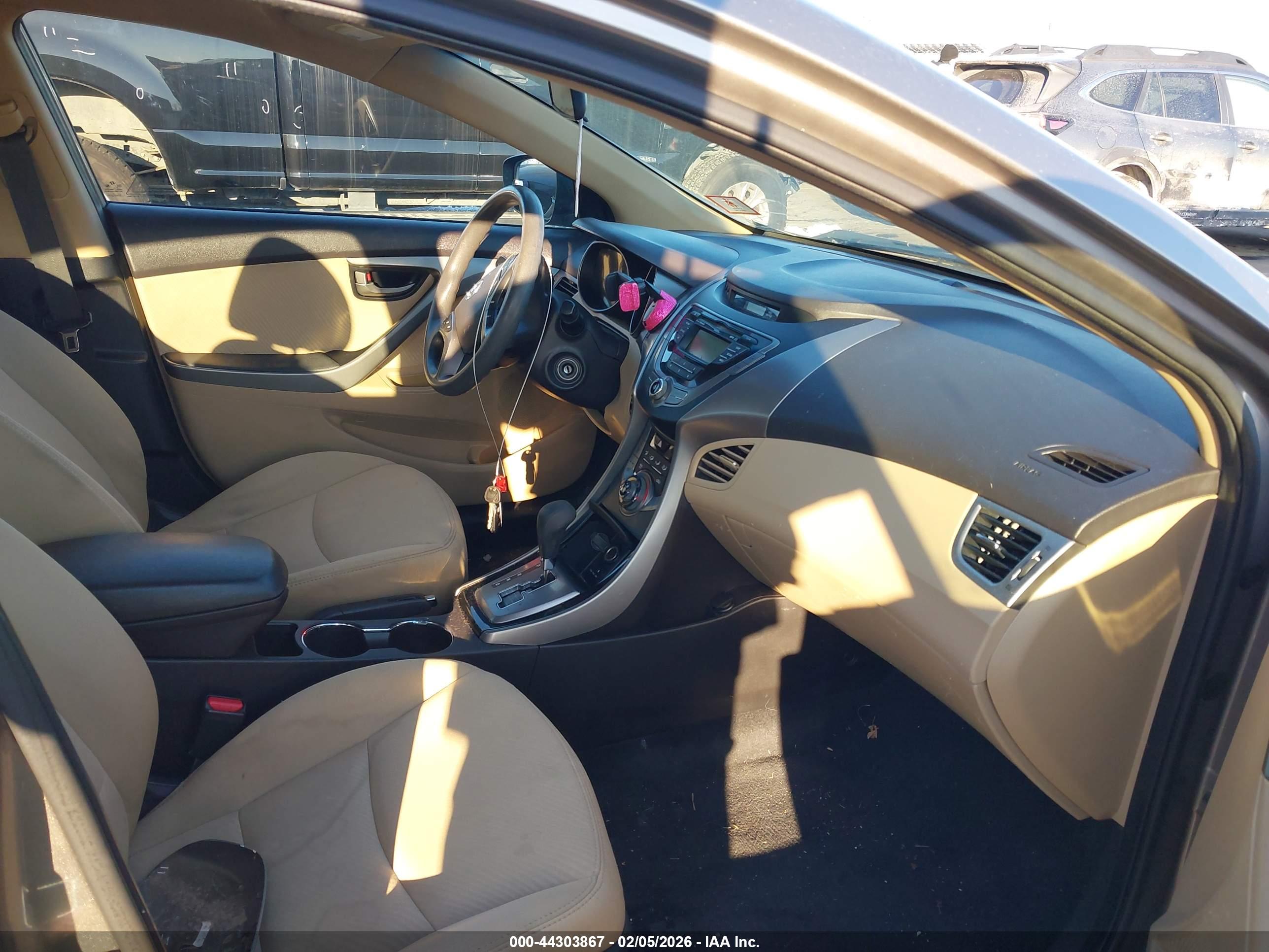 HYUNDAI ELANTRA image 5