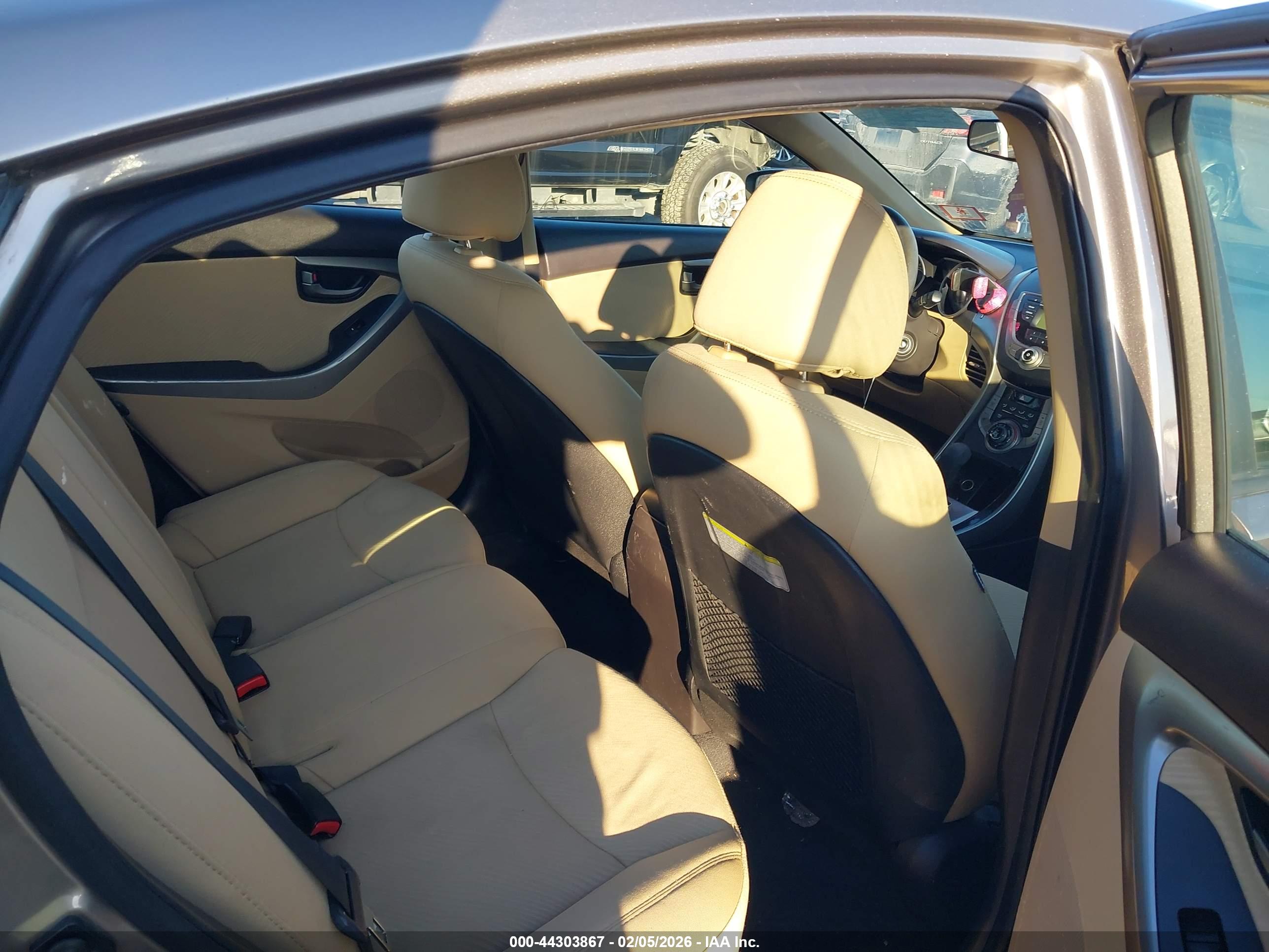 HYUNDAI ELANTRA image 8