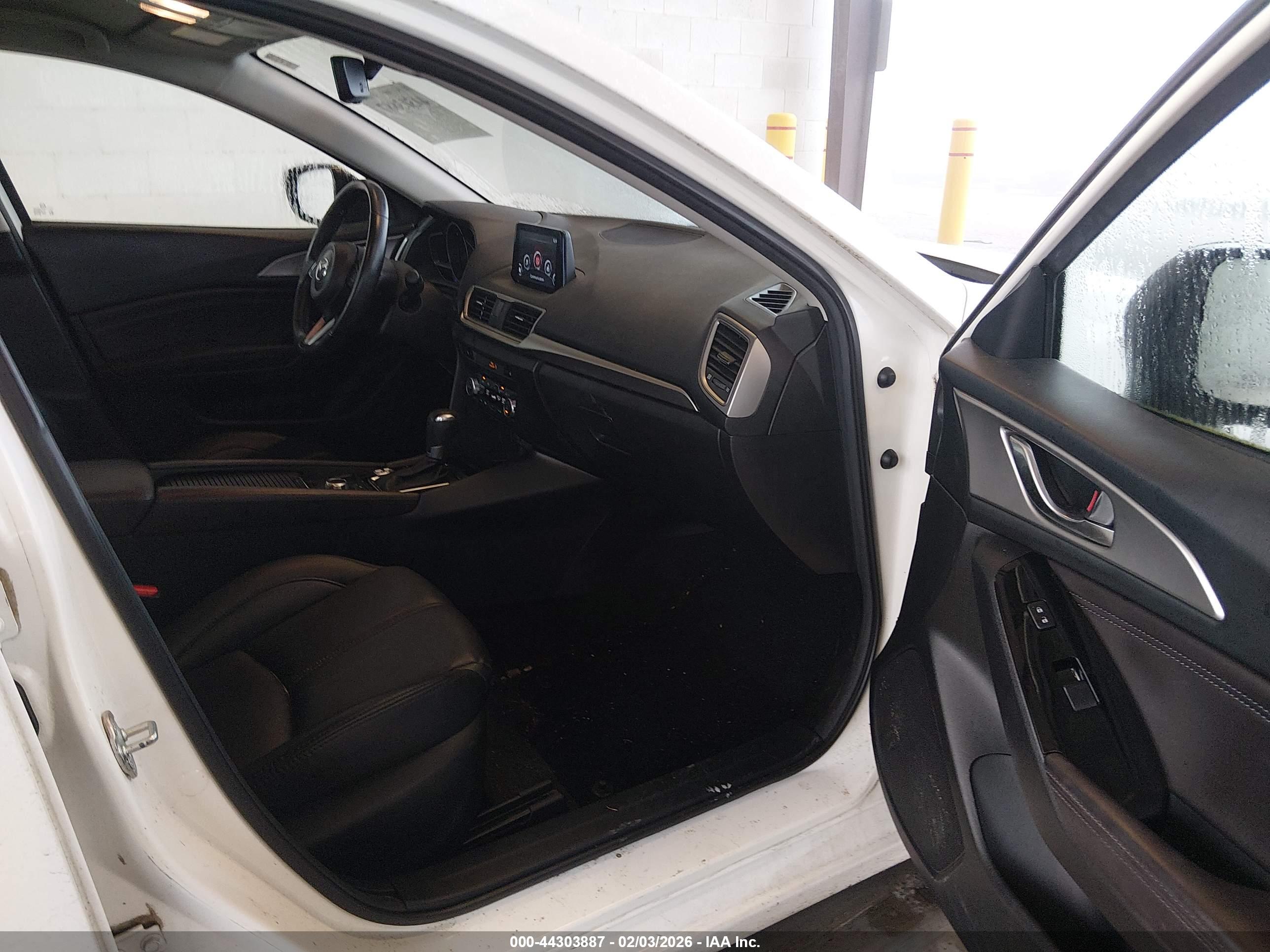 MAZDA MAZDA3 image 5