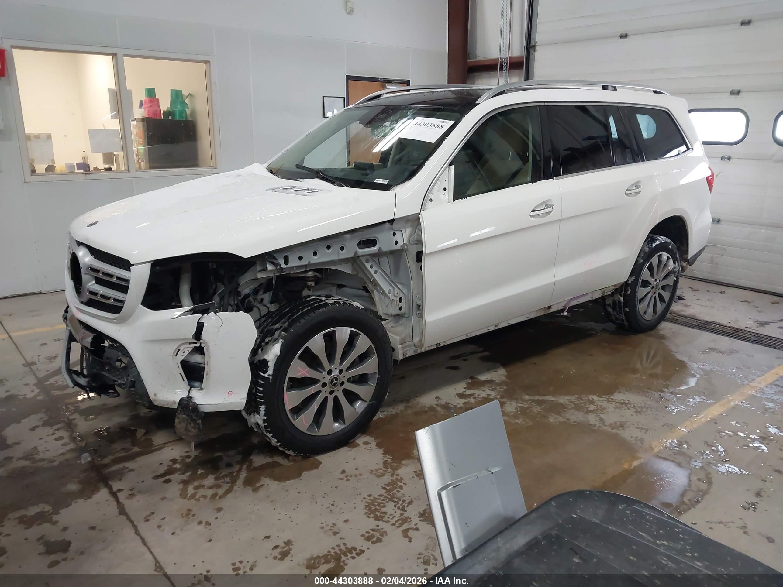 MERCEDES-BENZ GLS image 2