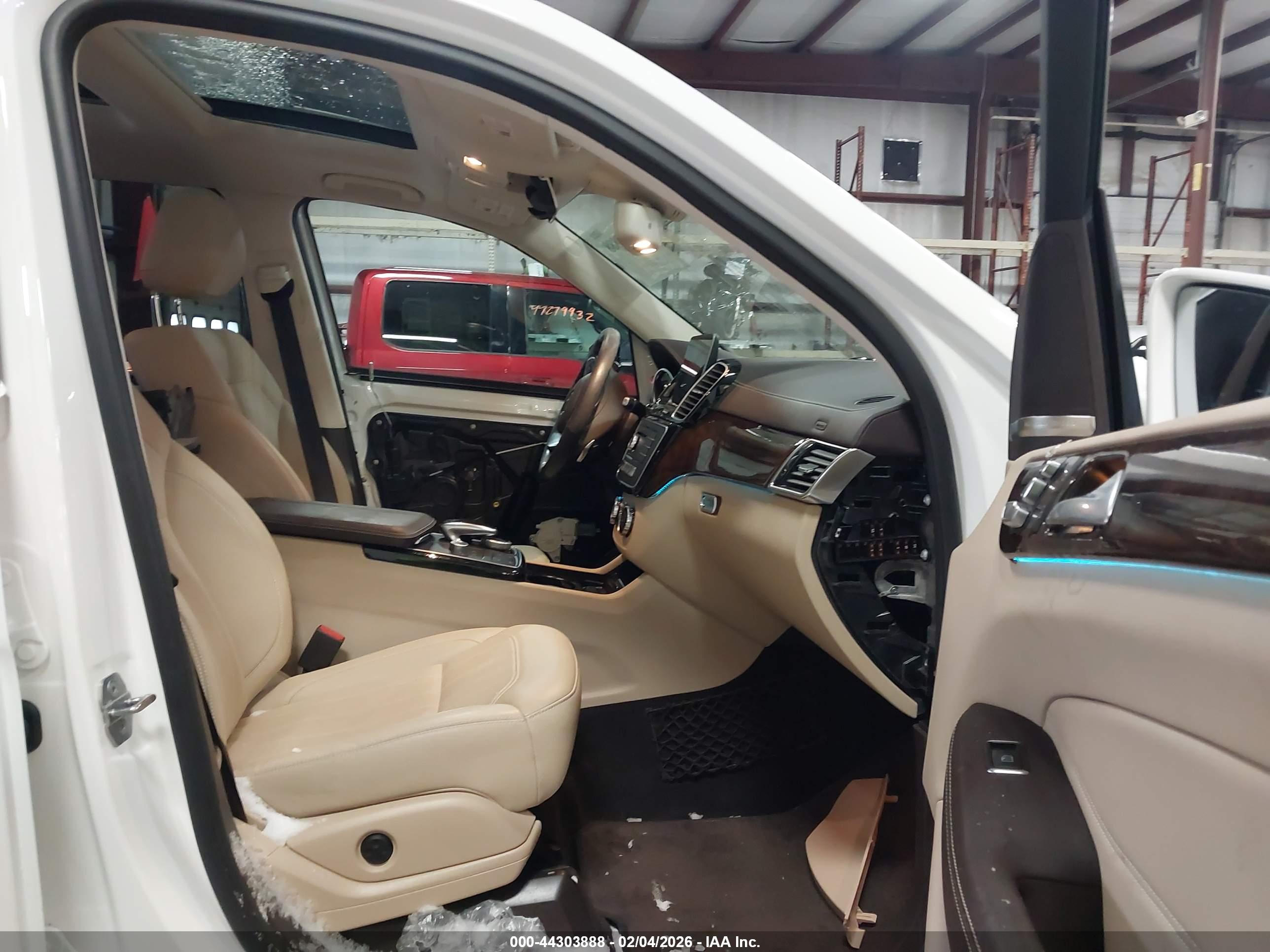 MERCEDES-BENZ GLS image 5