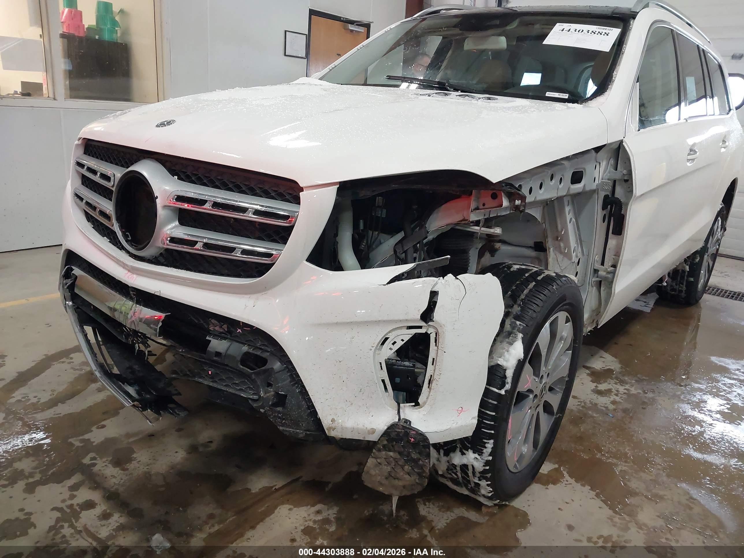 MERCEDES-BENZ GLS image 6