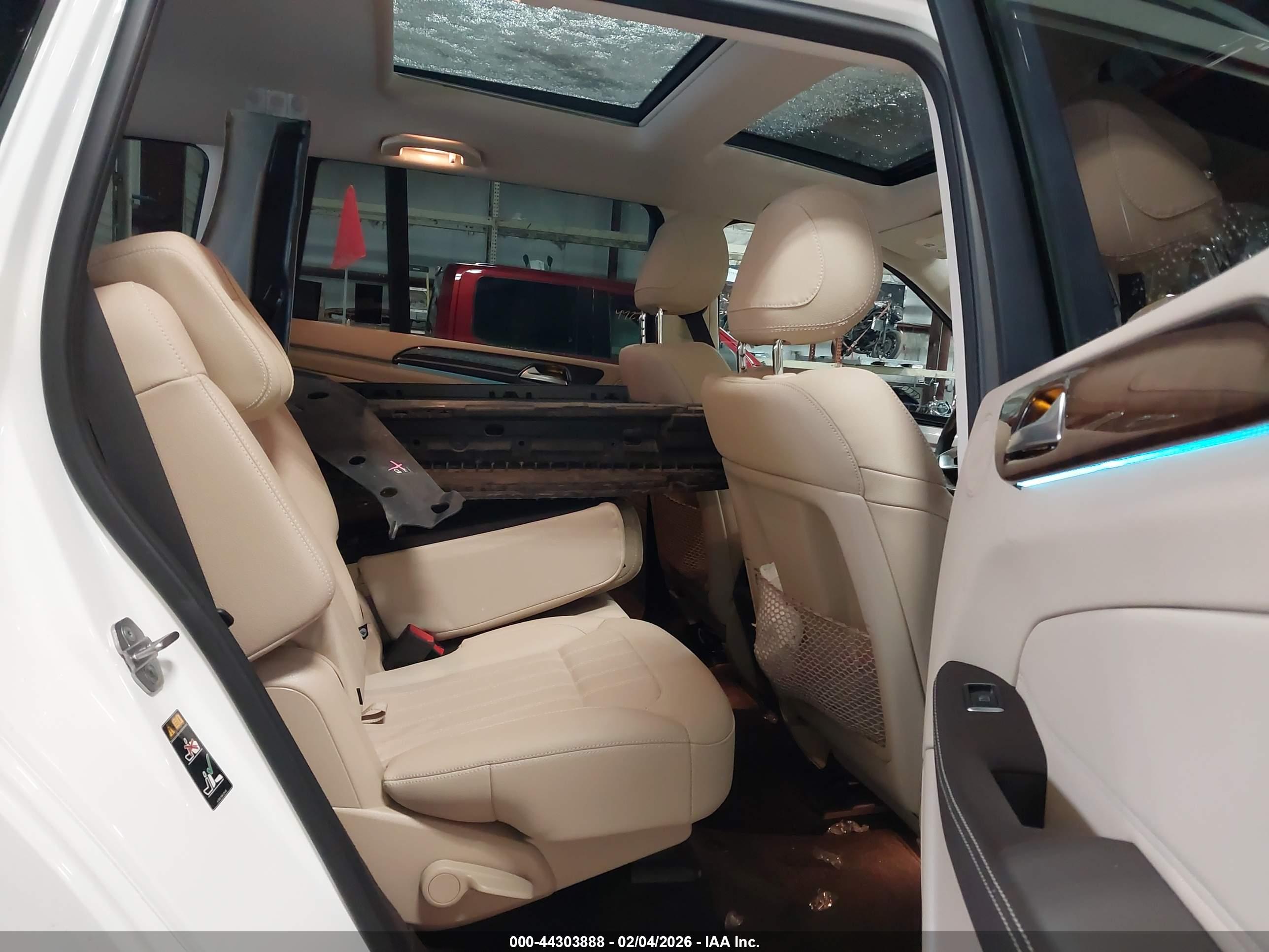 MERCEDES-BENZ GLS image 8