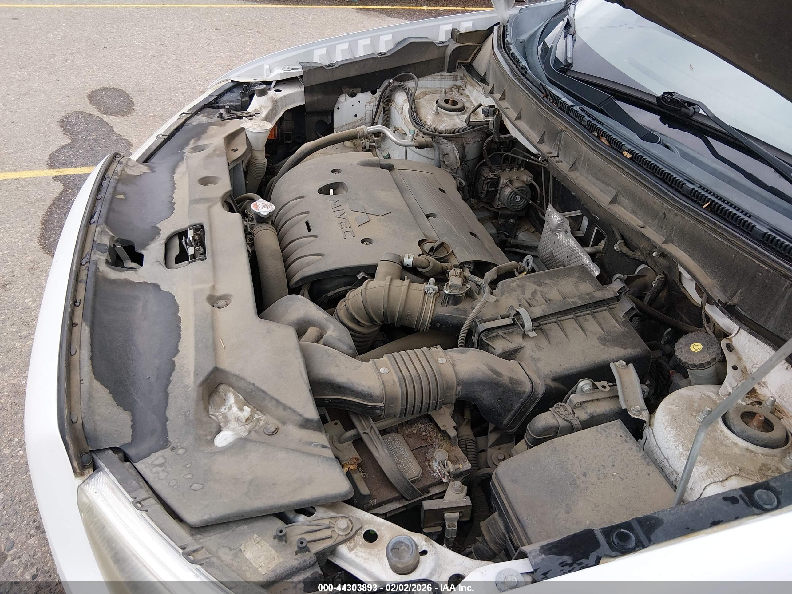MITSUBISHI OUTLANDER image 10