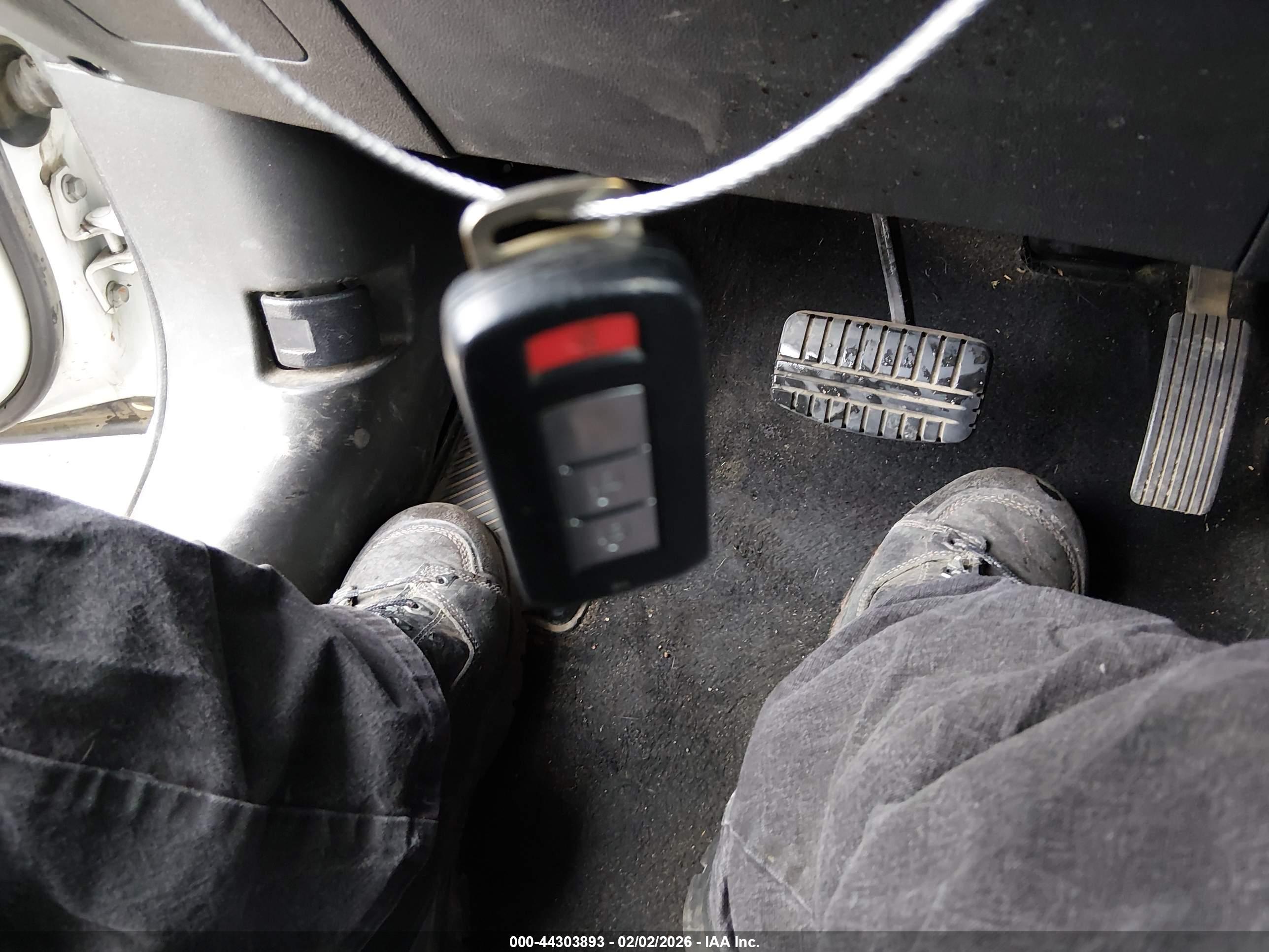 MITSUBISHI OUTLANDER image 11