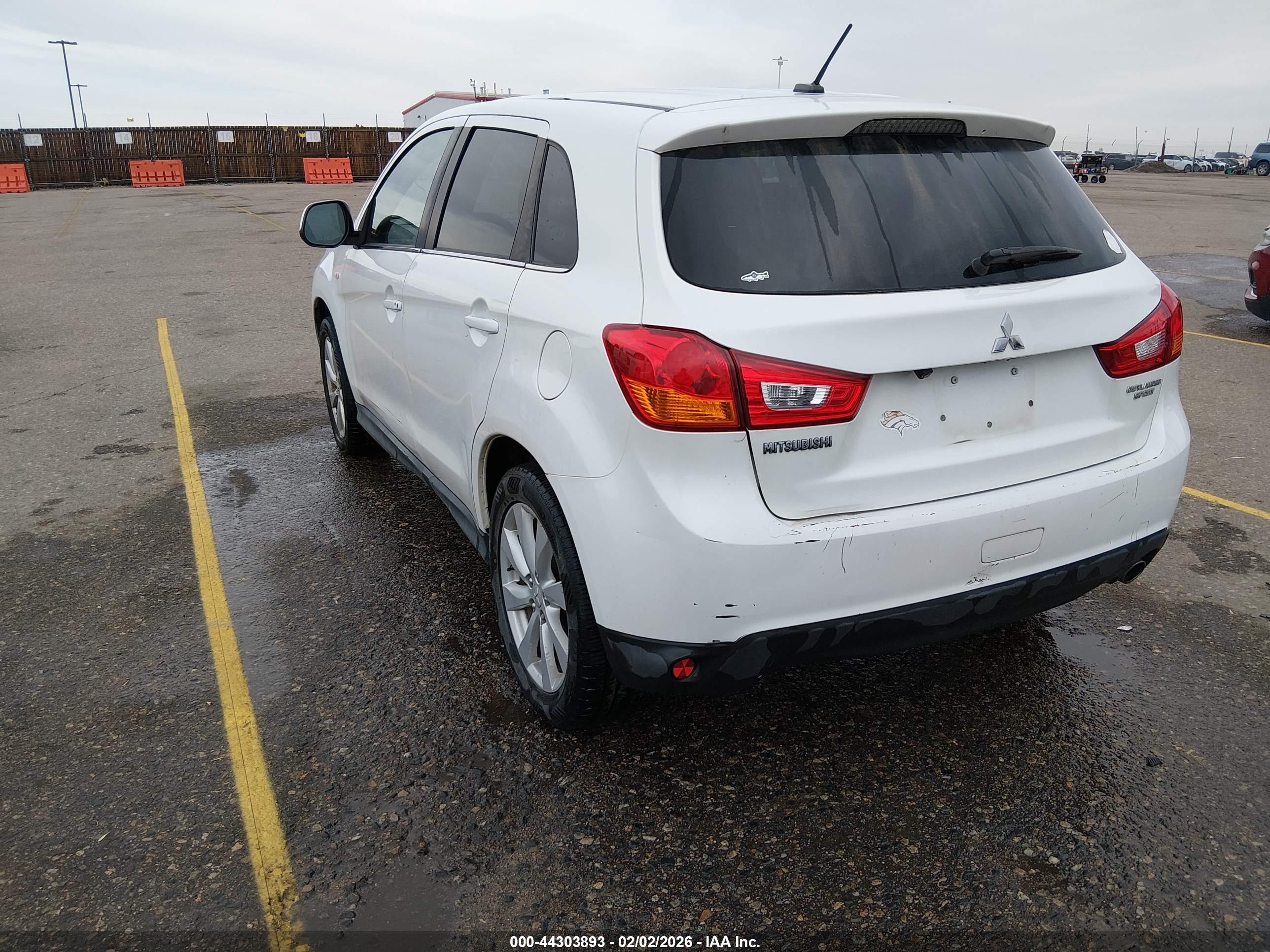 MITSUBISHI OUTLANDER image 3