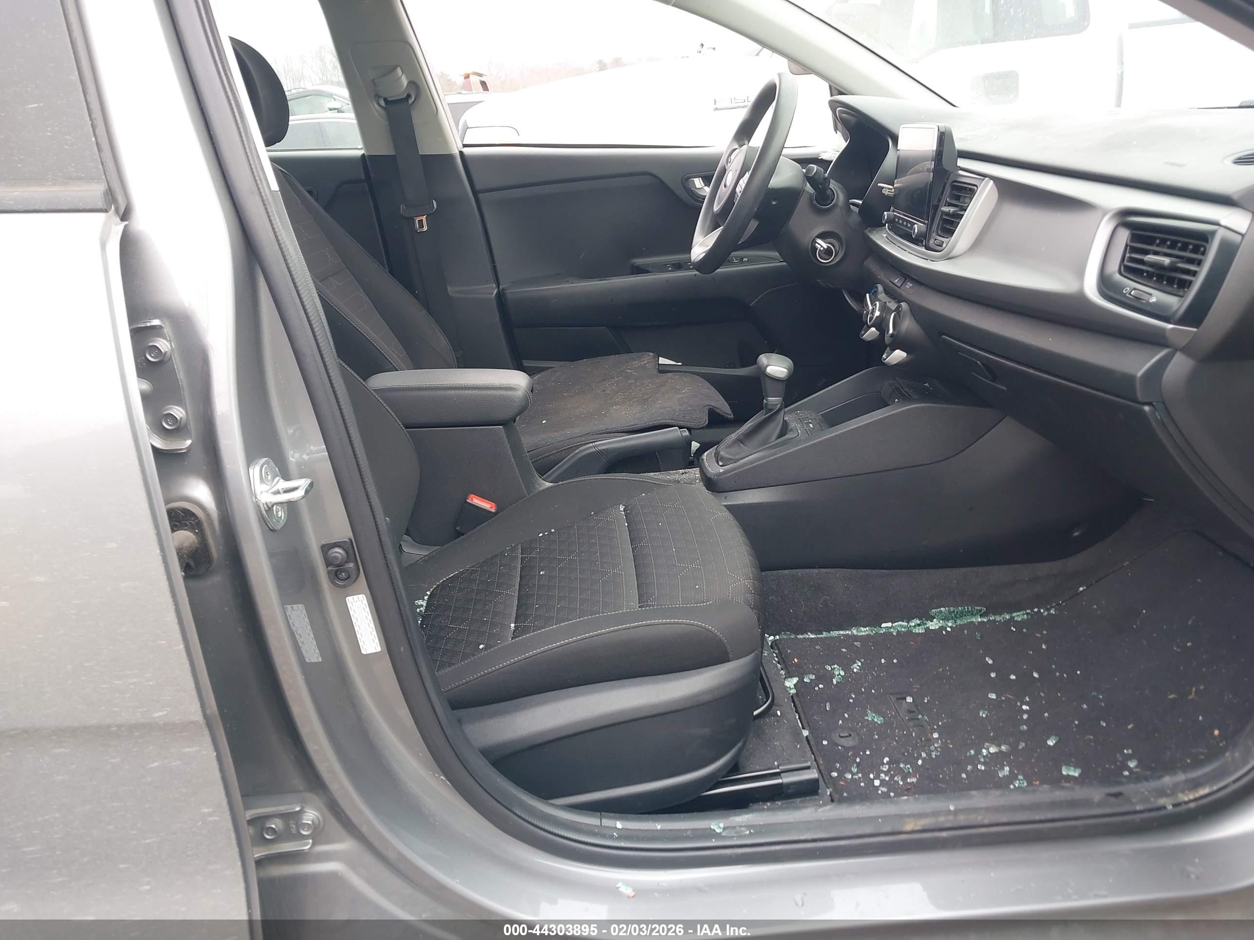 KIA RIO image 5
