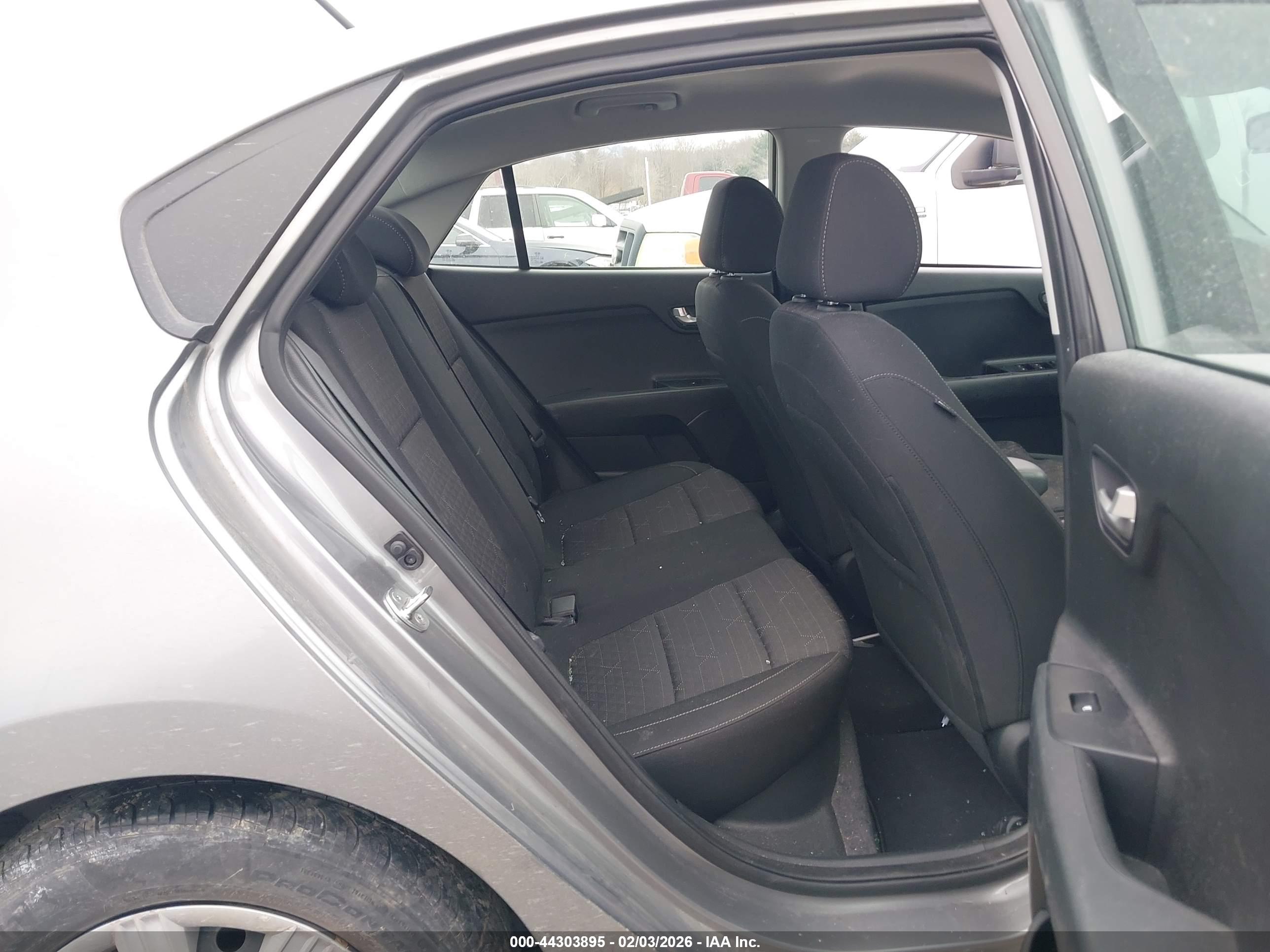 KIA RIO image 8