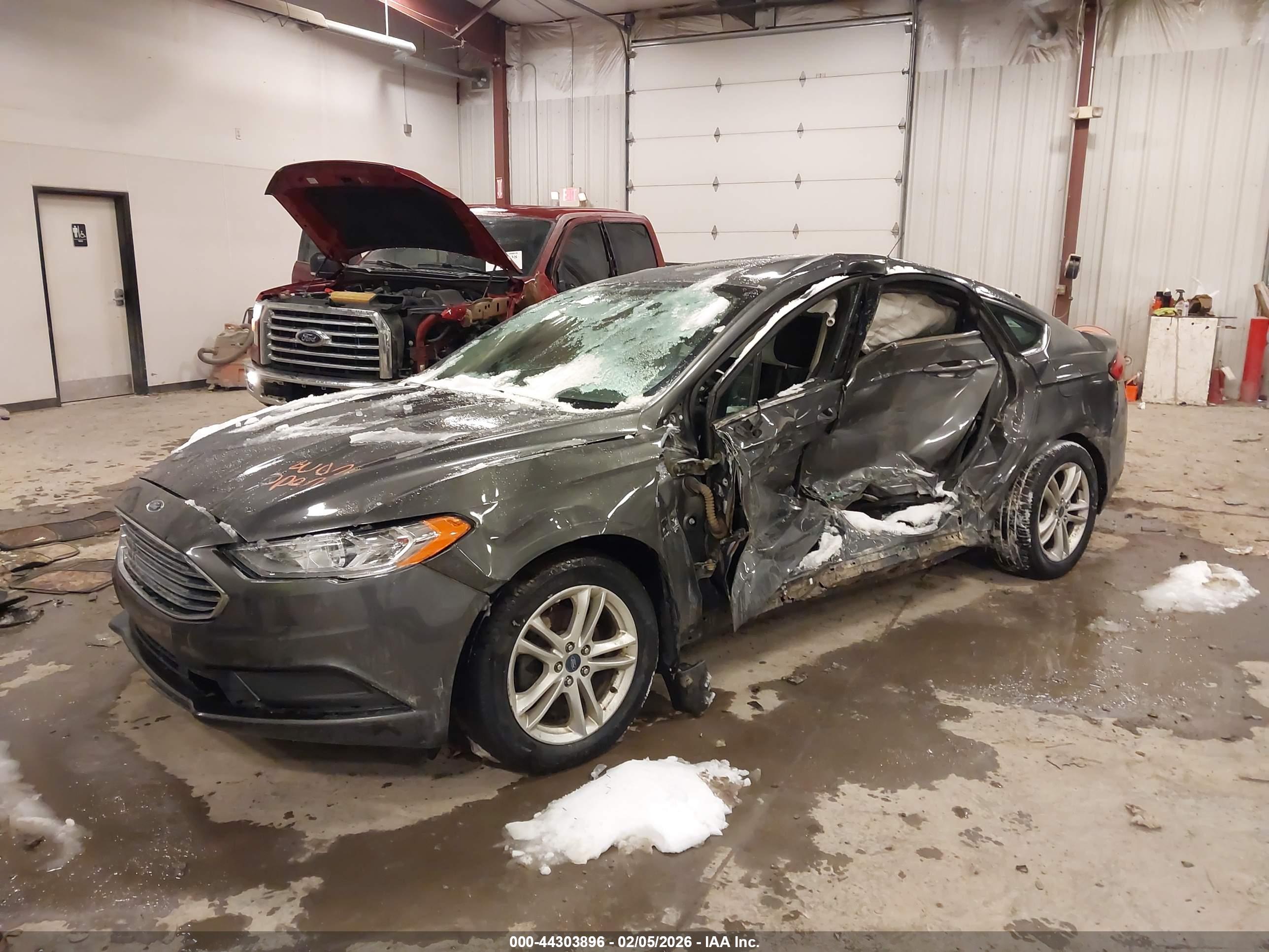 FORD FUSION image 2