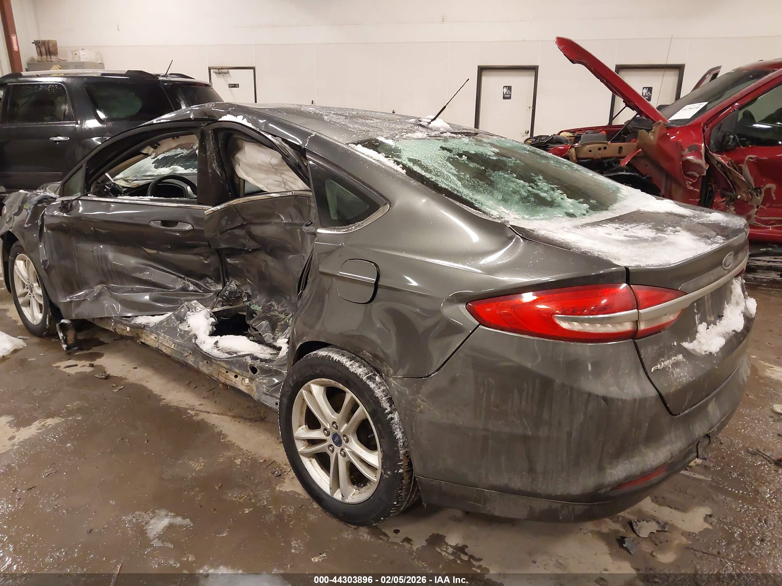 FORD FUSION image 3