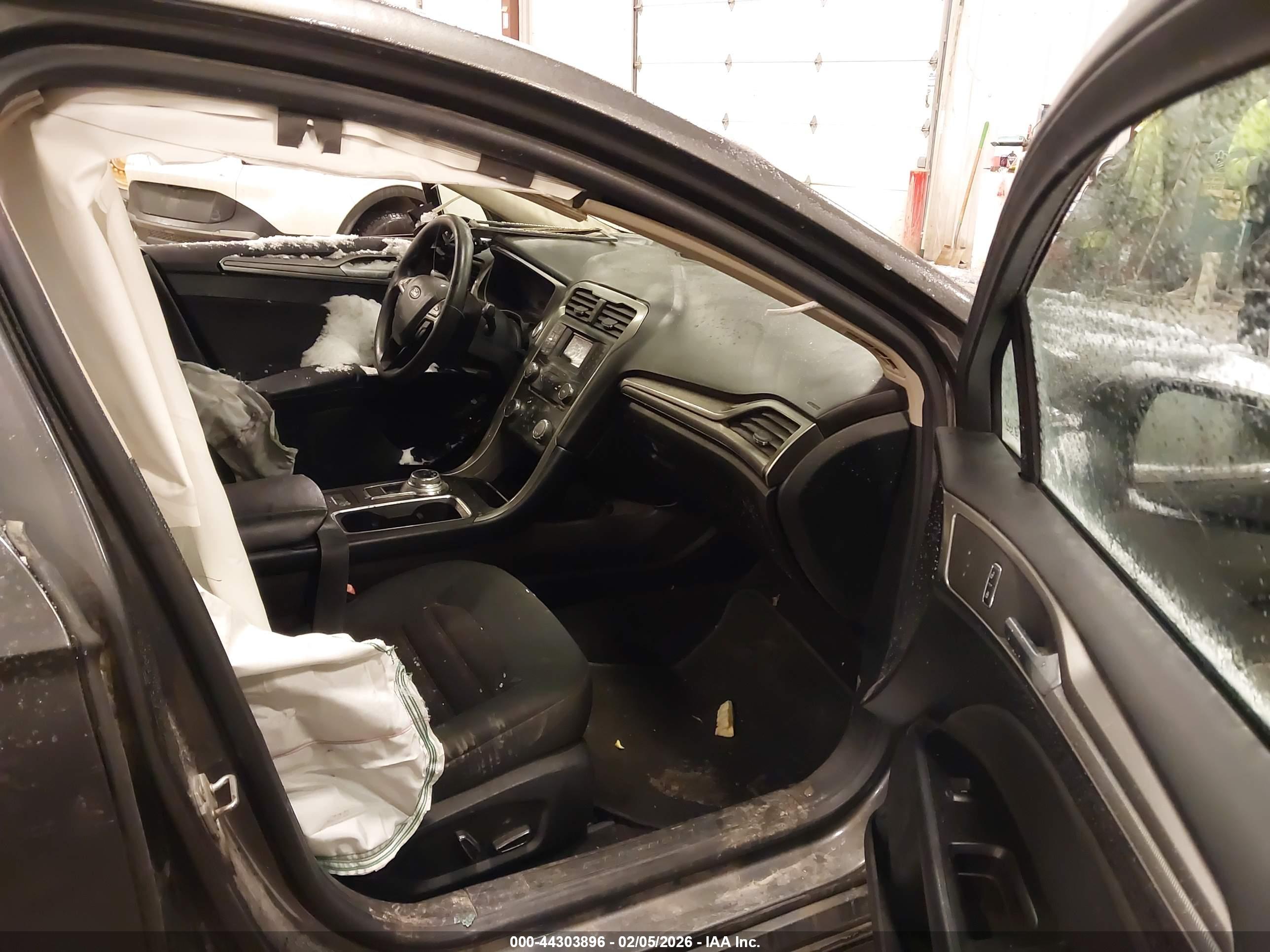 FORD FUSION image 5