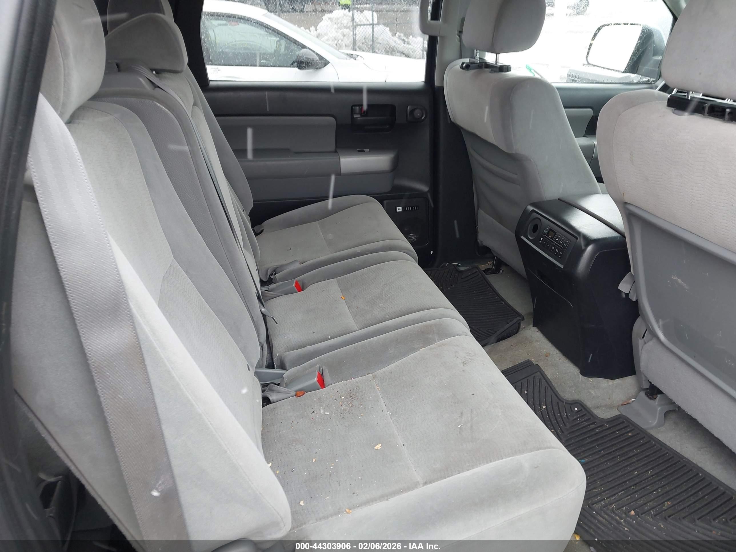 TOYOTA SEQUOIA image 8