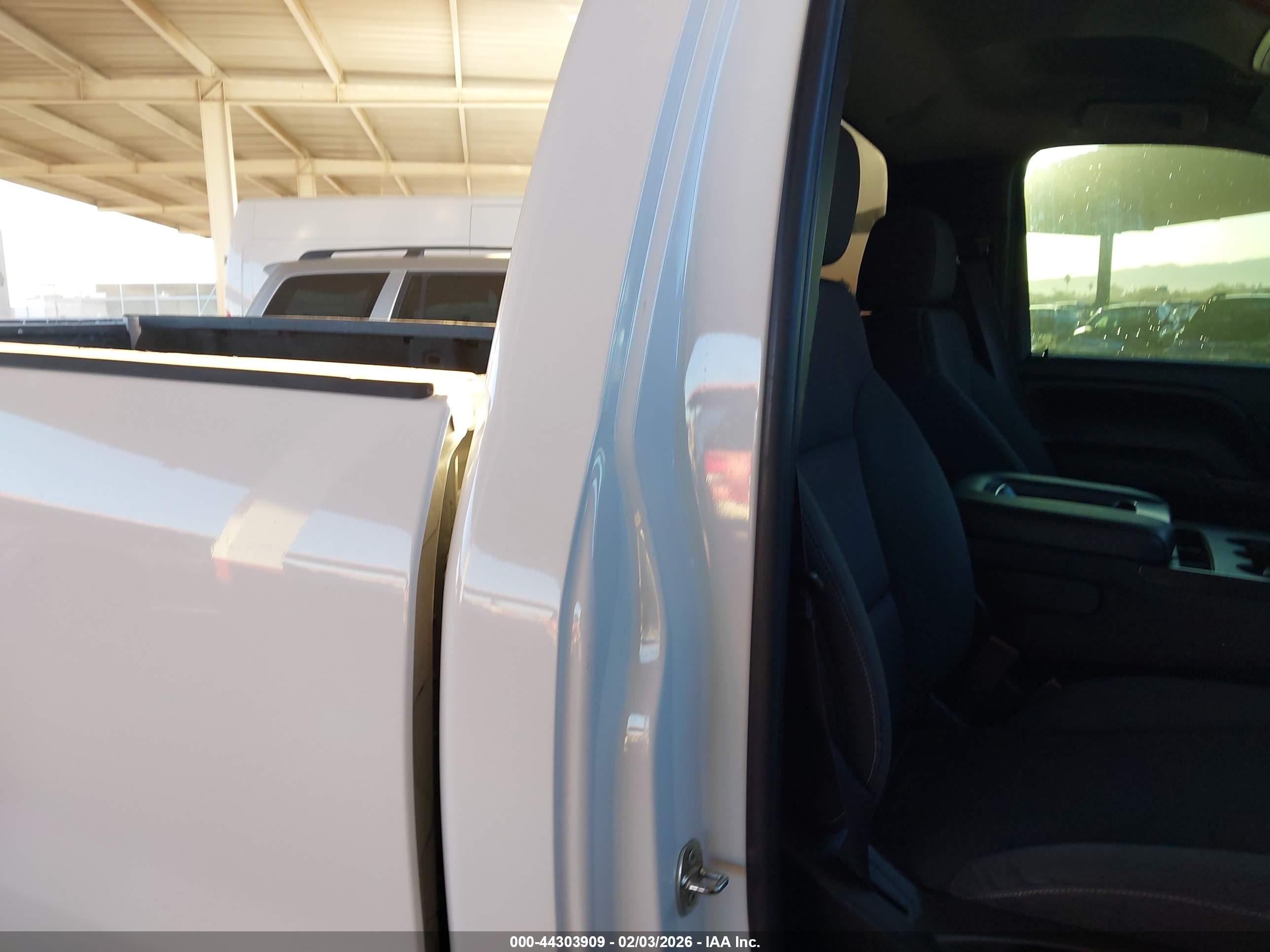 GMC SIERRA image 8