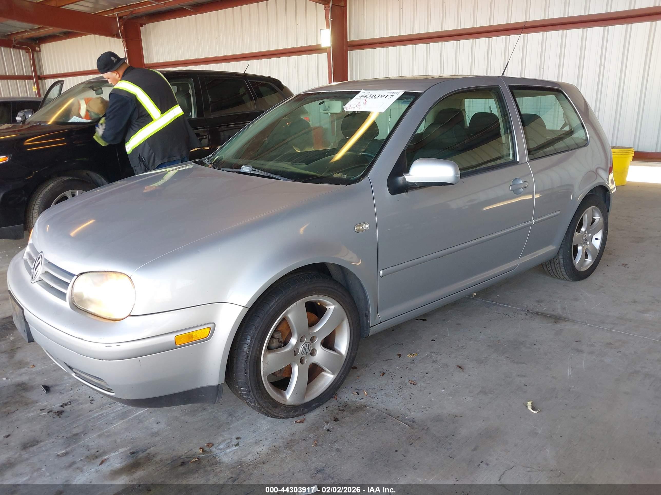 VOLKSWAGEN GTI image 2