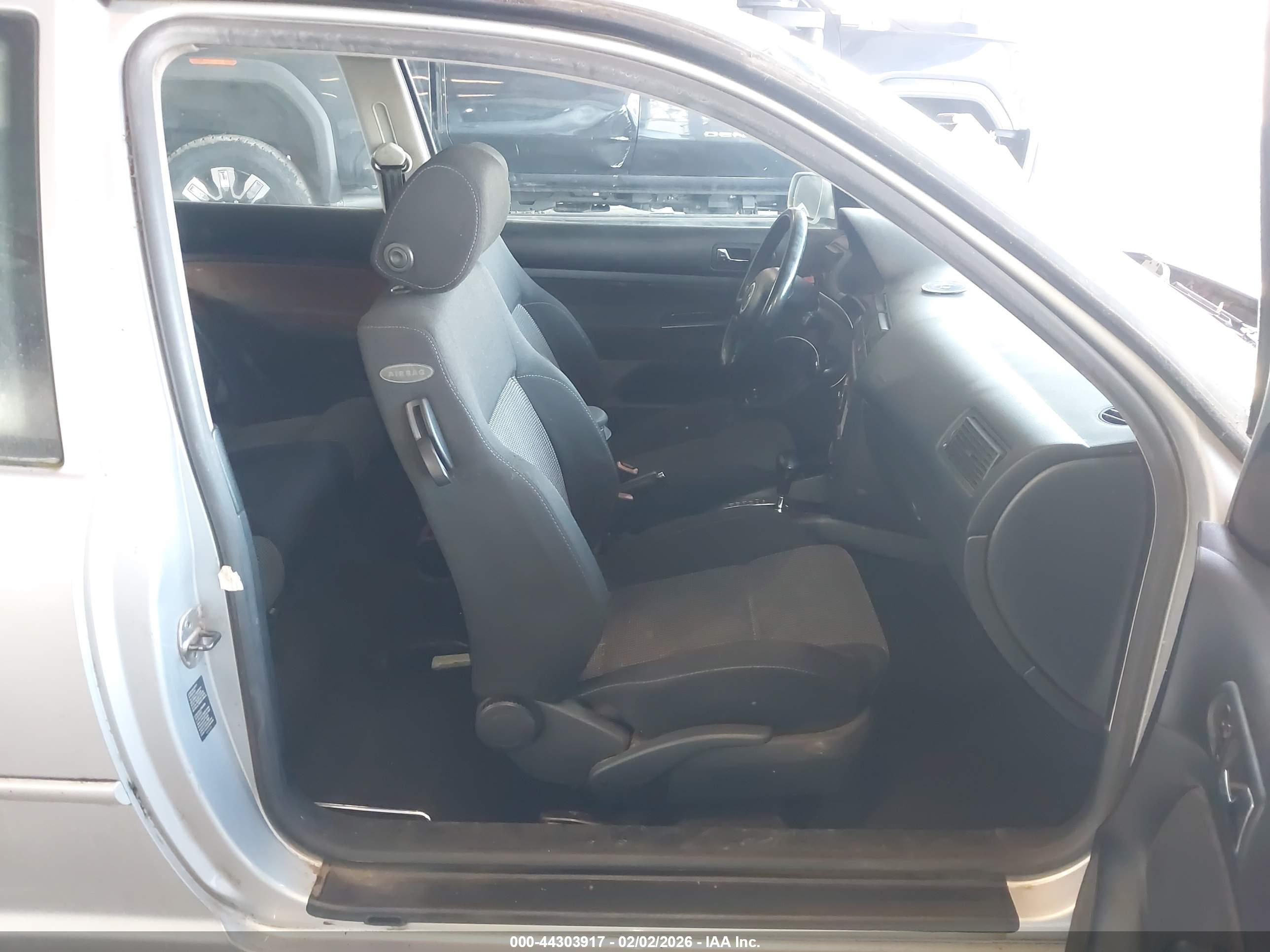 VOLKSWAGEN GTI image 5