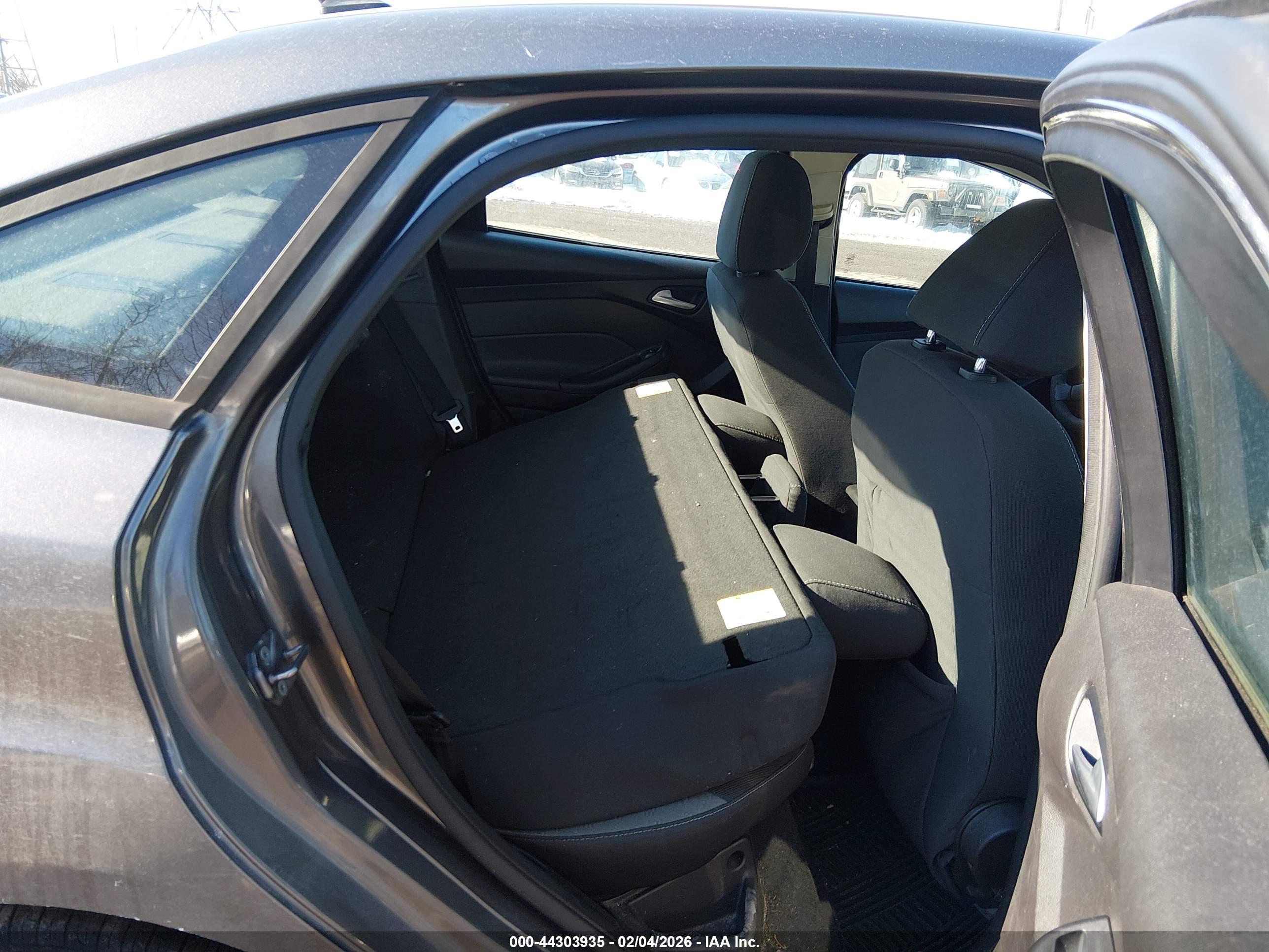 FORD FOCUS image 8