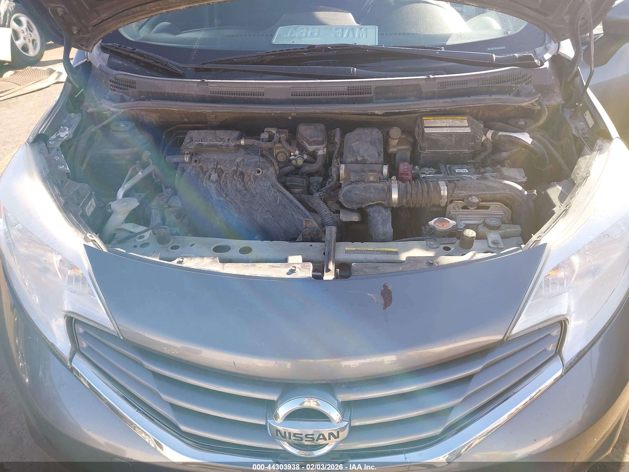 NISSAN VERSA image 10