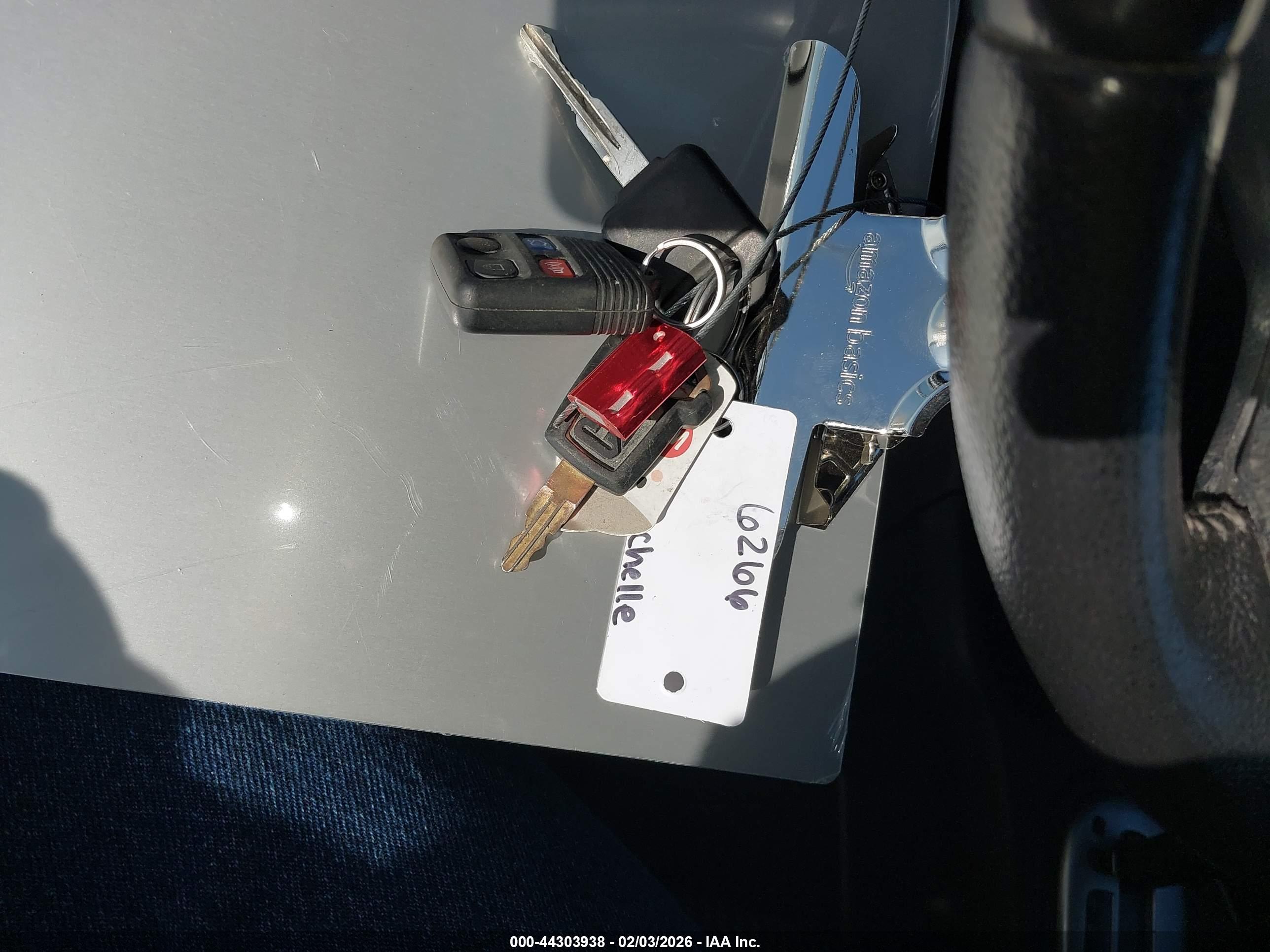 NISSAN VERSA image 11