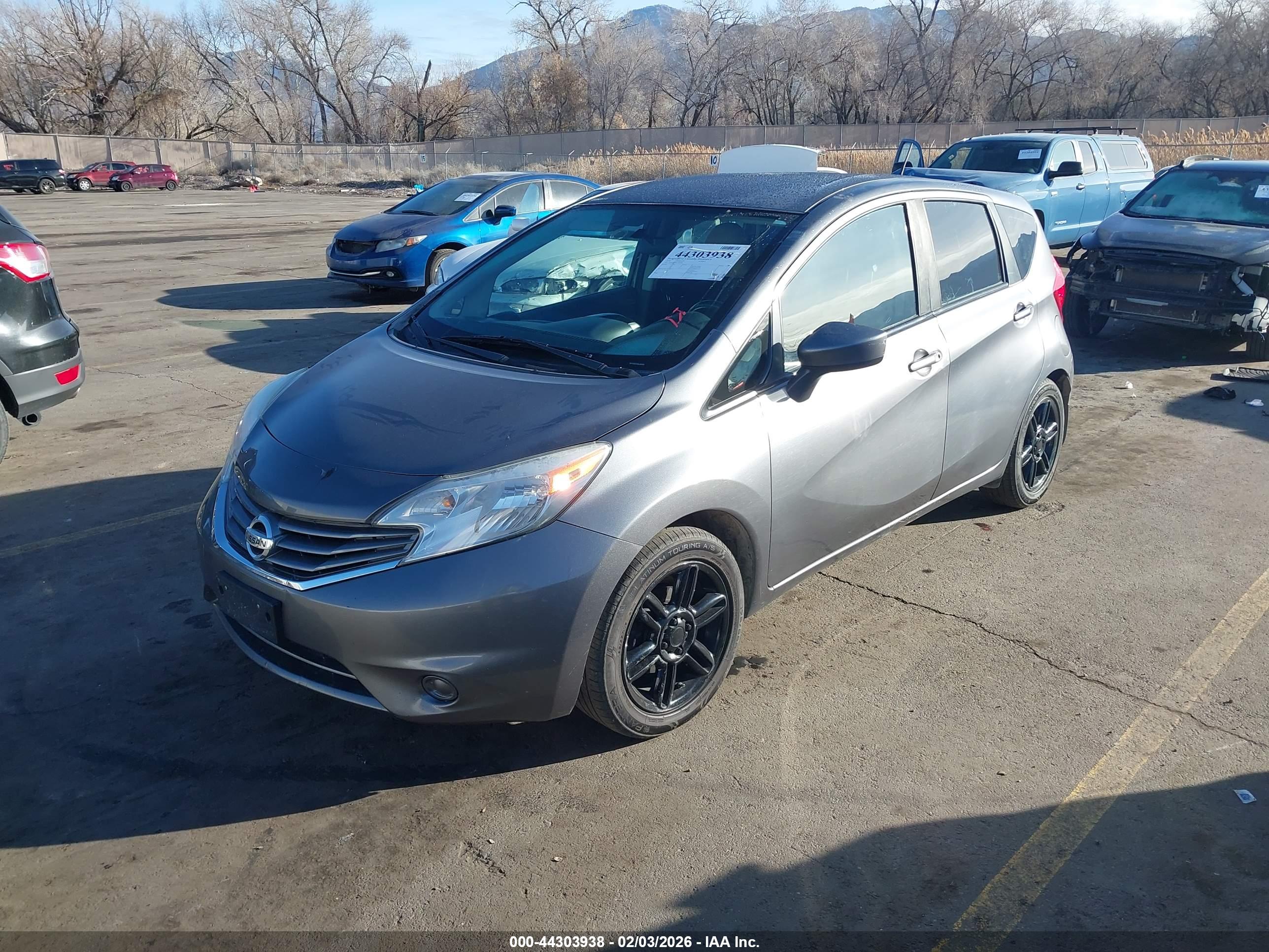 NISSAN VERSA image 2
