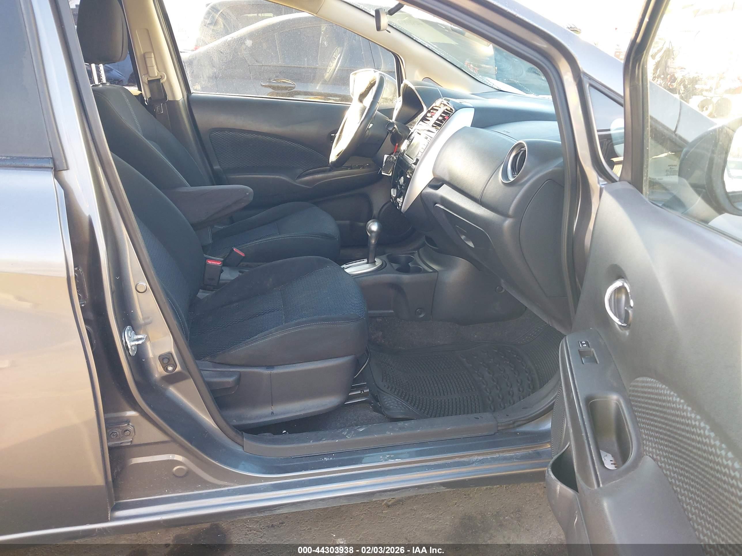 NISSAN VERSA image 5